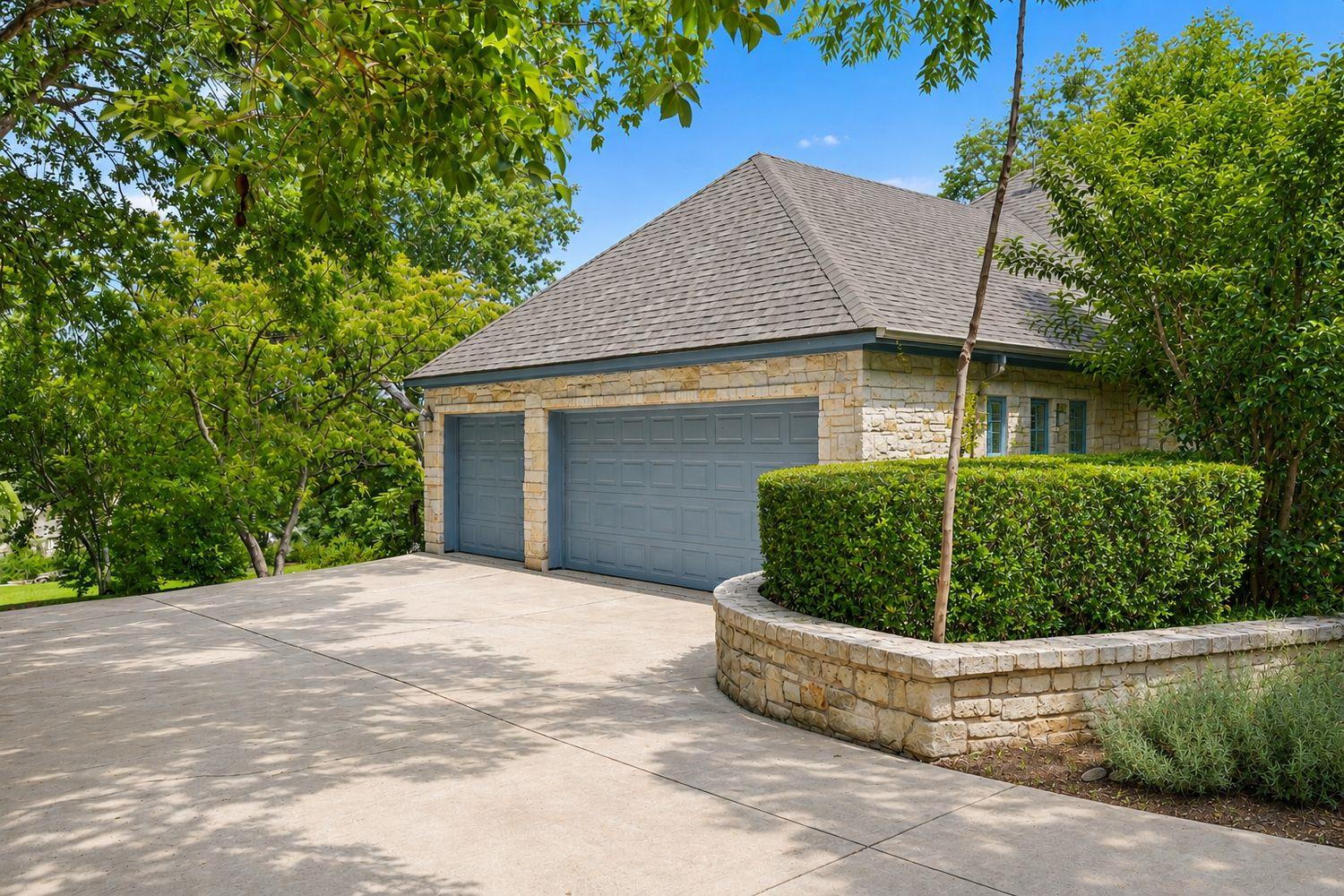 14915 Arrowhead DR