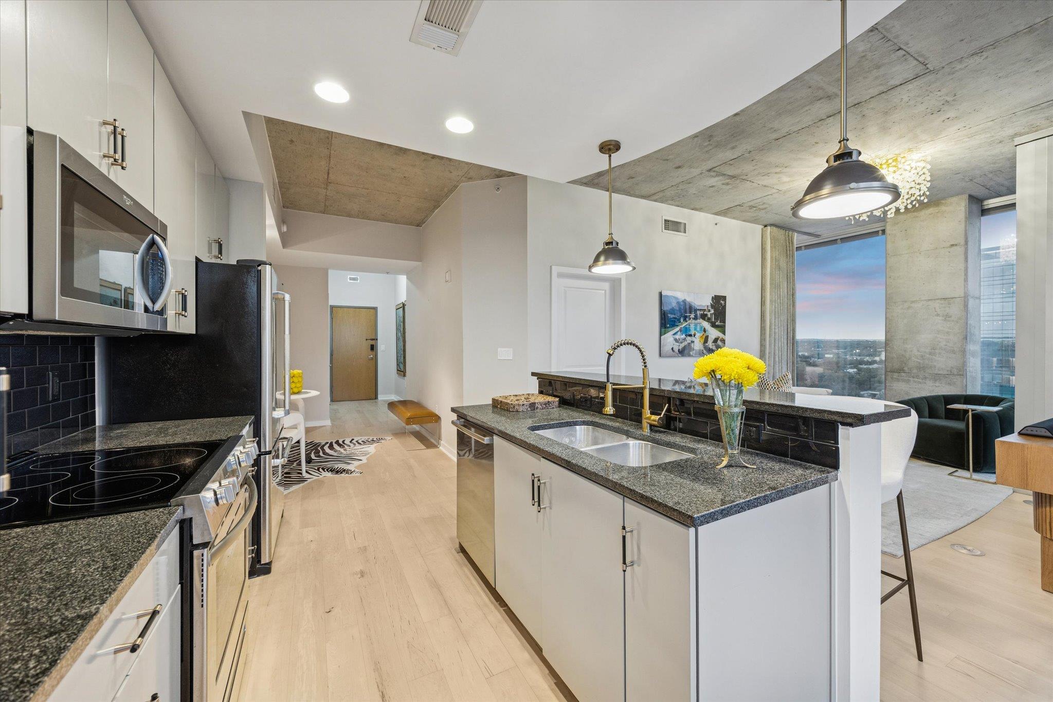 360 Nueces ST # 1417