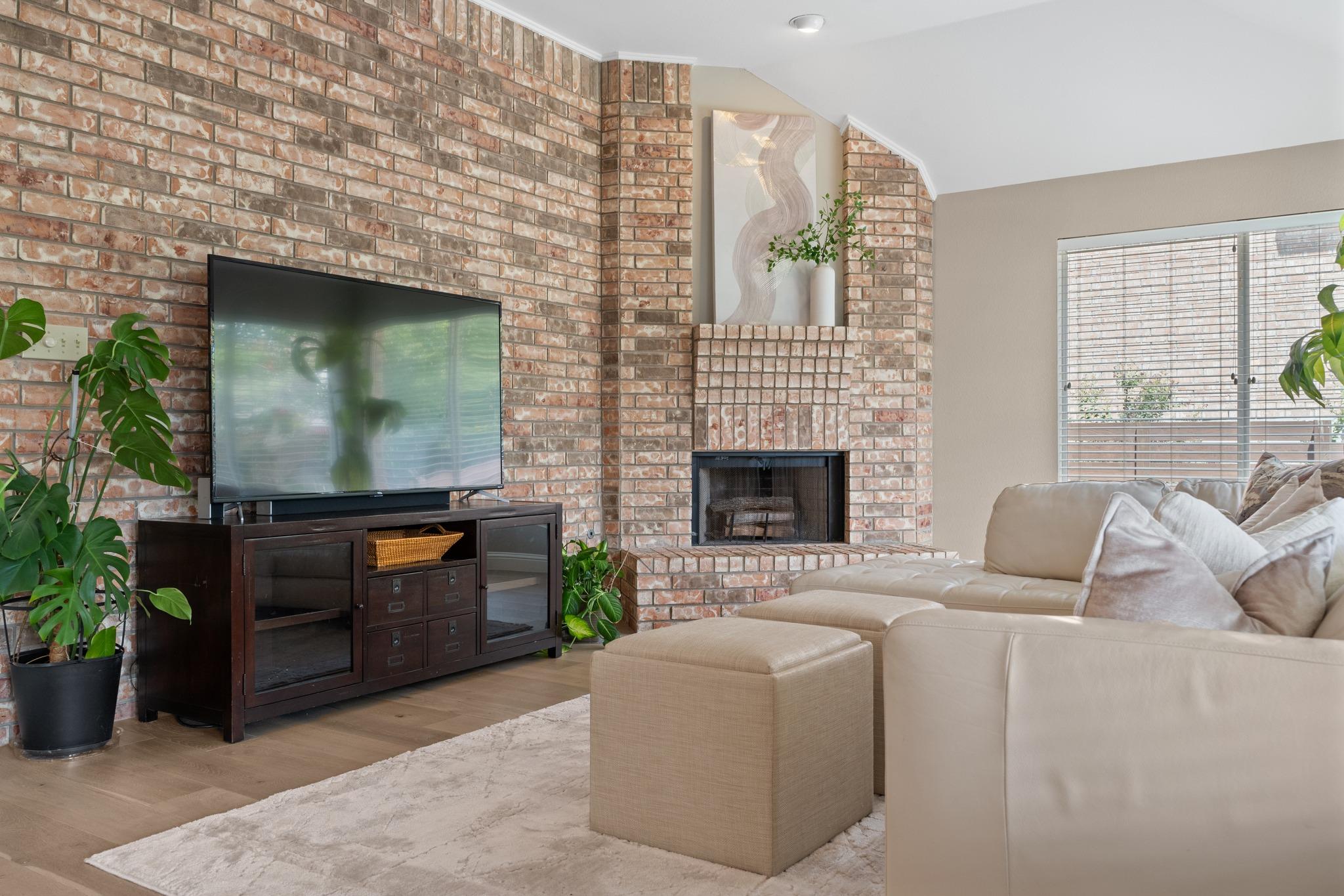 6104 Colina LN
