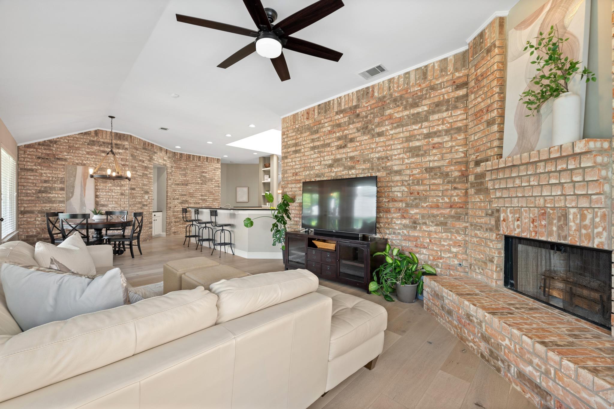 6104 Colina LN
