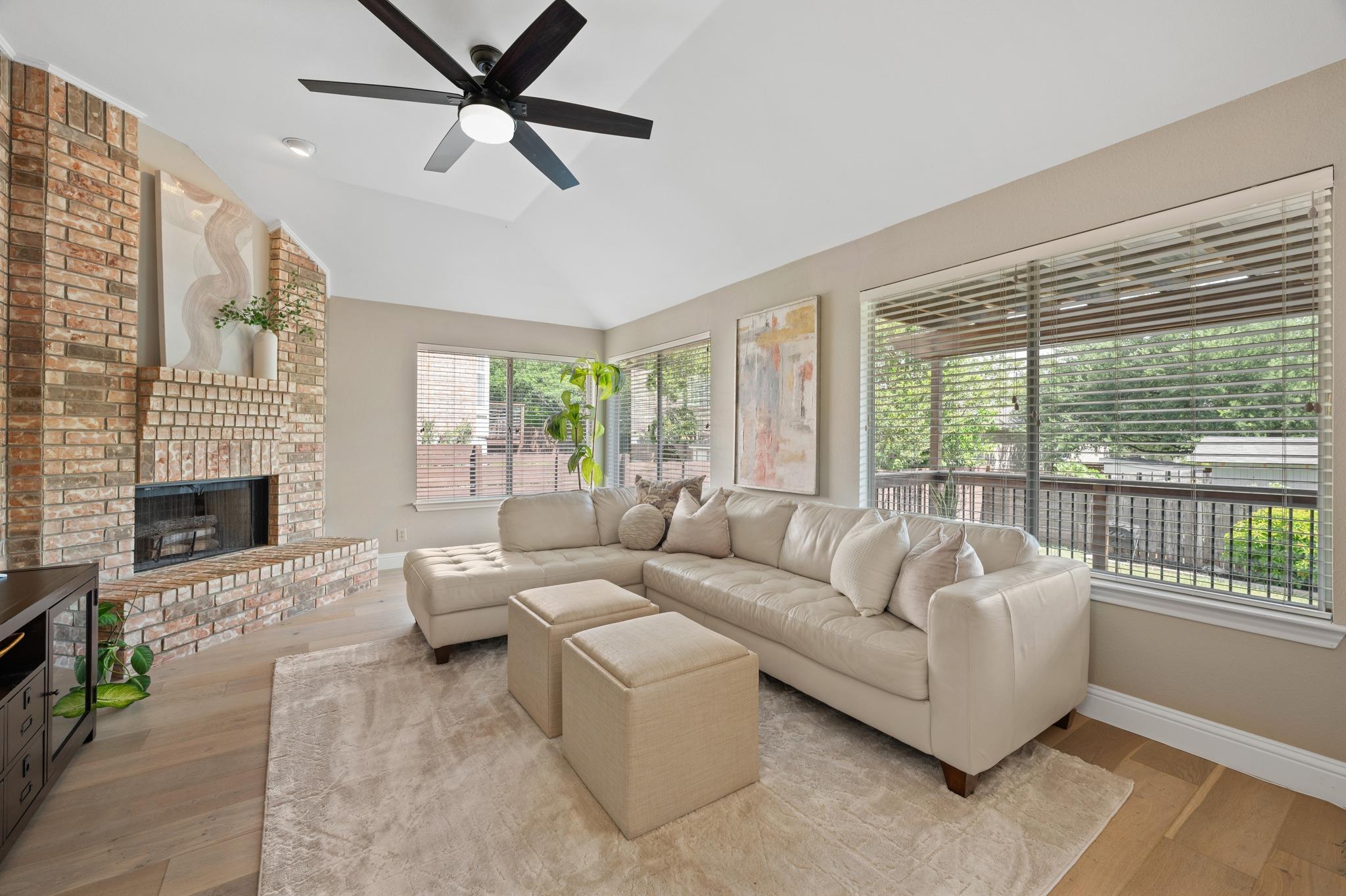 6104 Colina LN