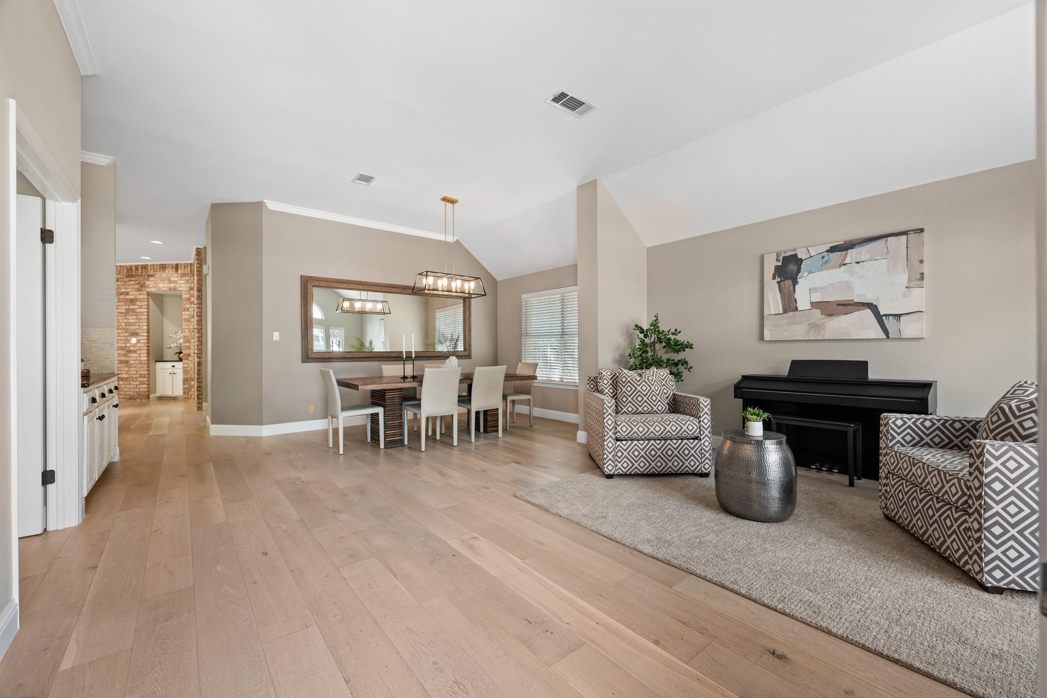 6104 Colina LN