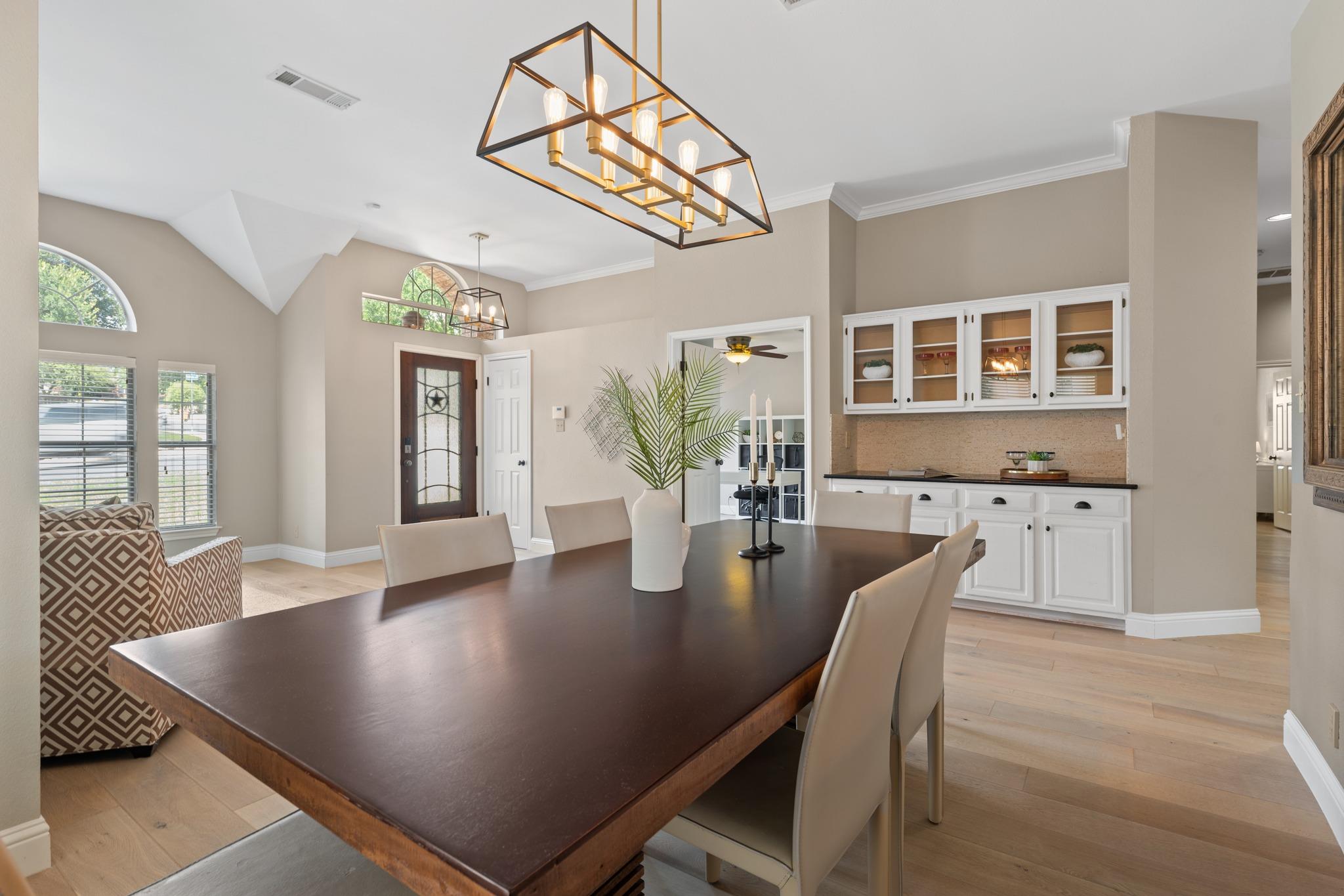 6104 Colina LN