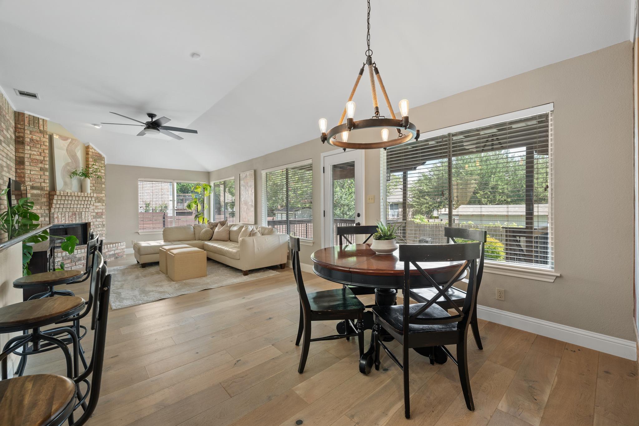 6104 Colina LN