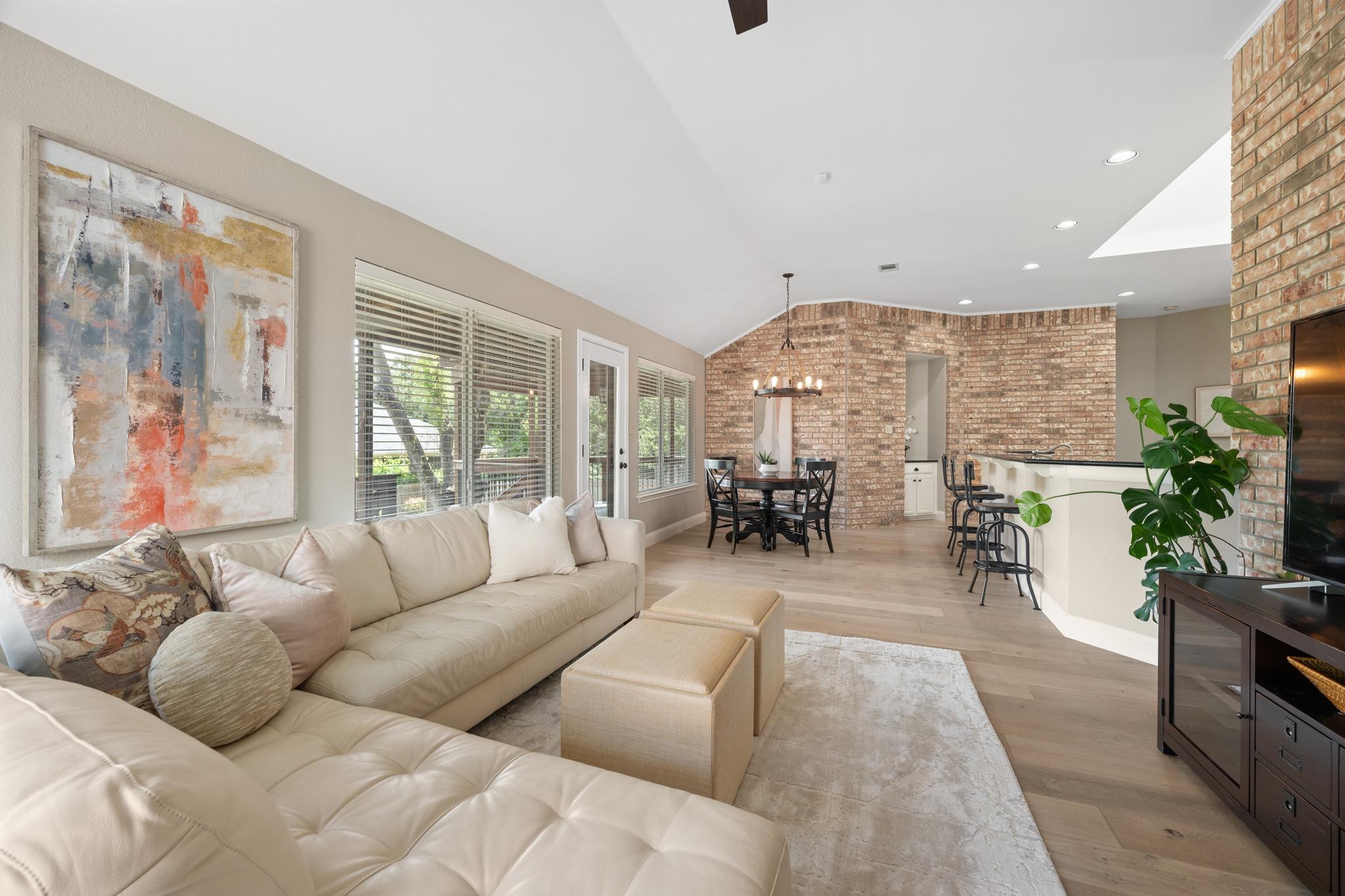 6104 Colina LN
