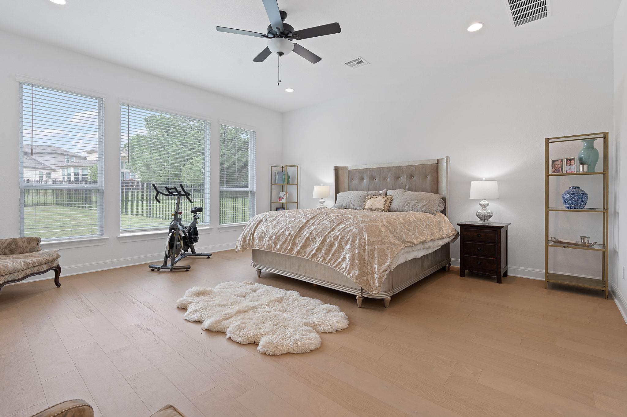 309 Pear Tree LN