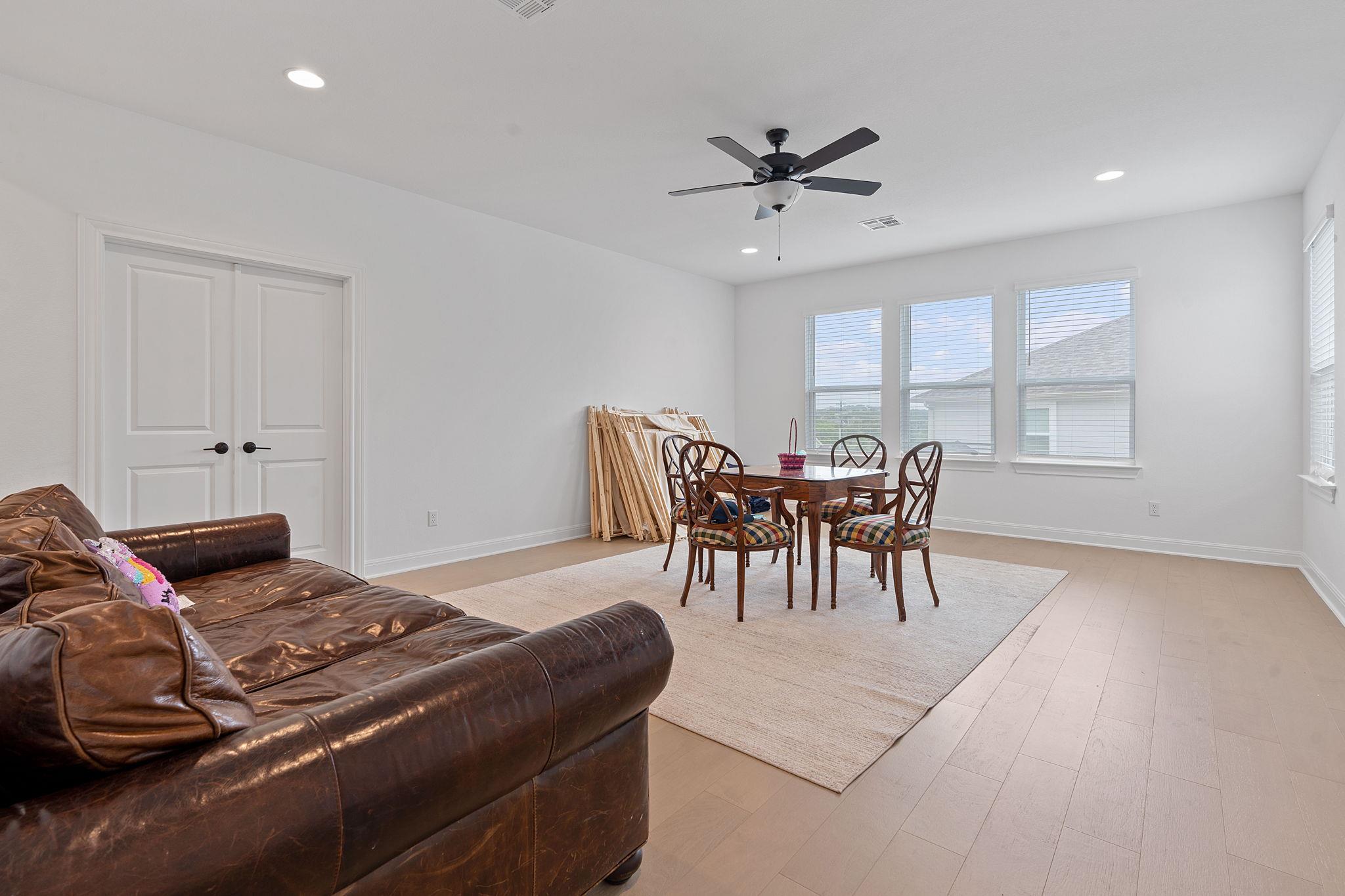 309 Pear Tree LN