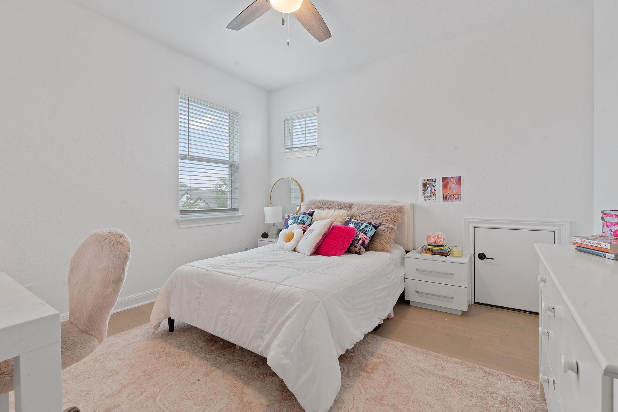 309 Pear Tree LN