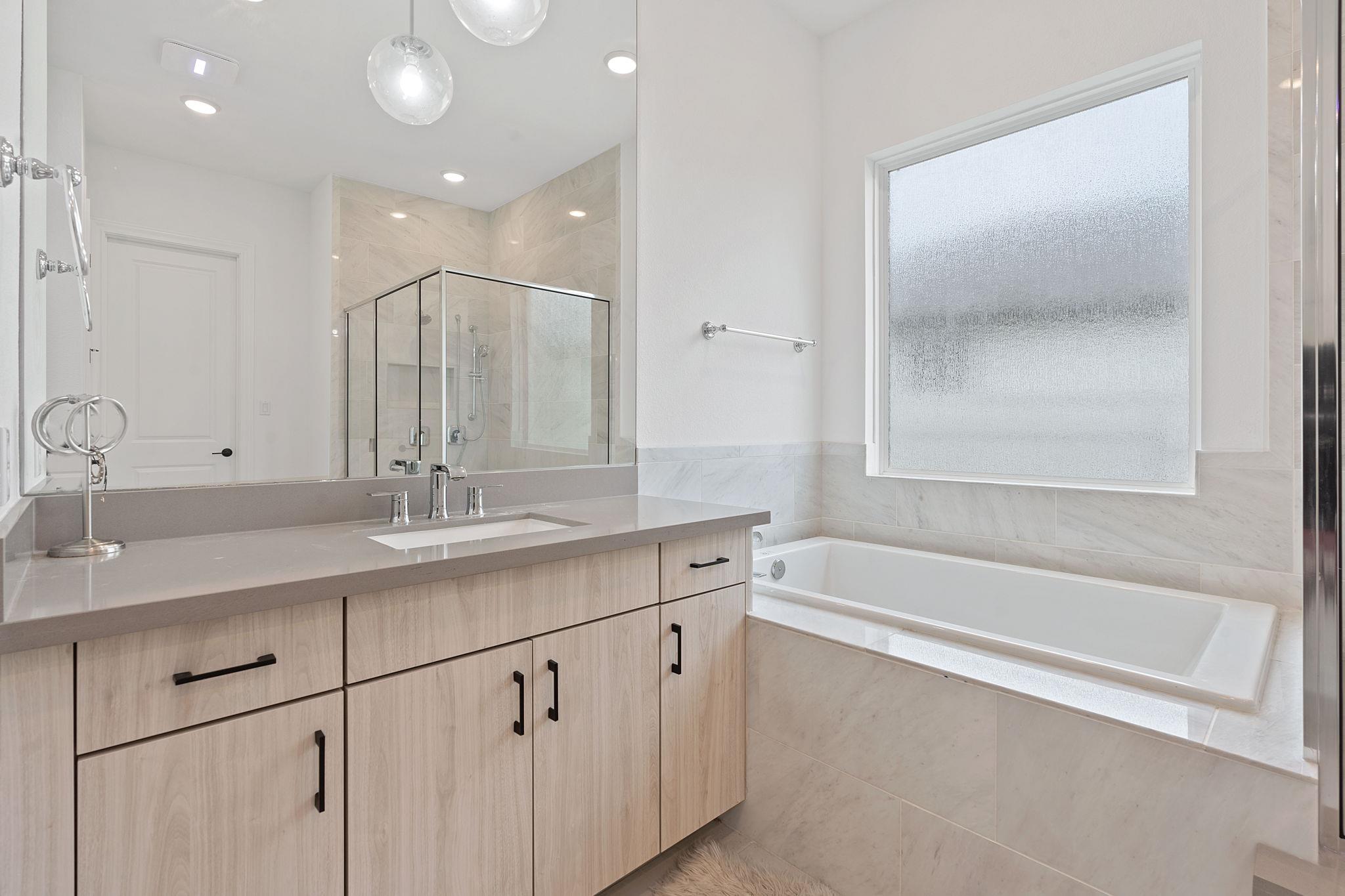309 Pear Tree LN