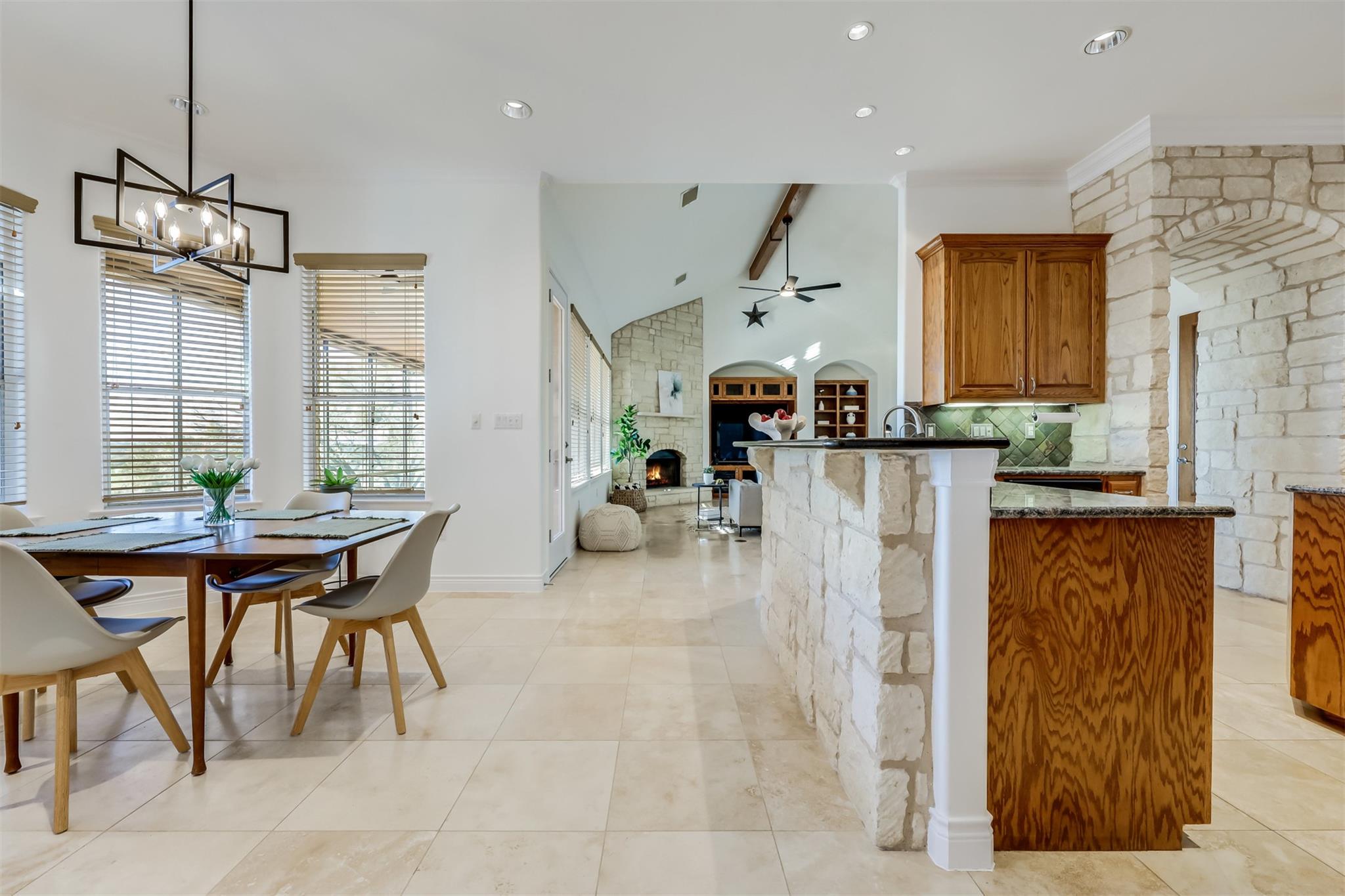 104 Running Brook TRL, Spicewood