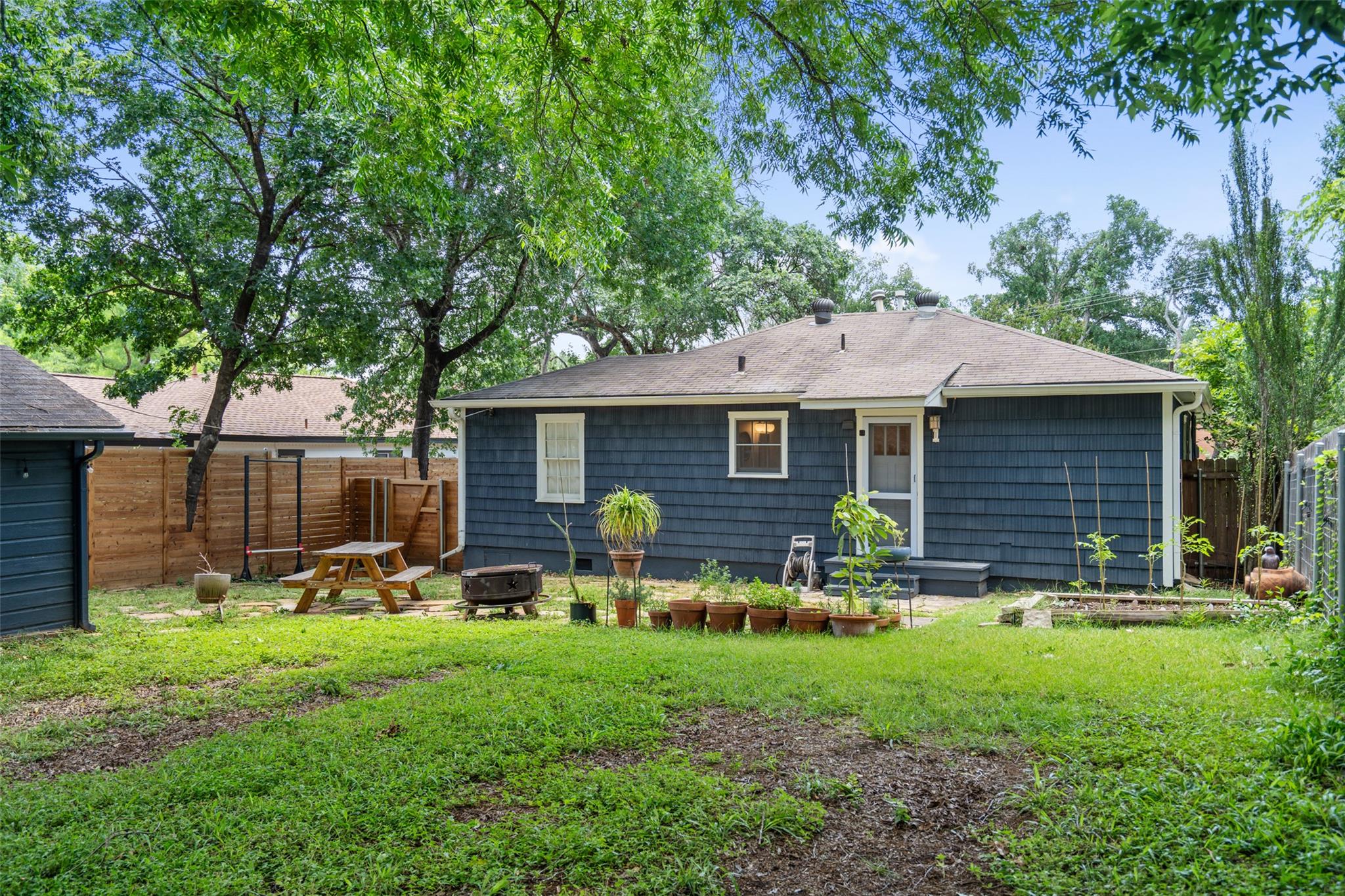 2810 Windsor RD