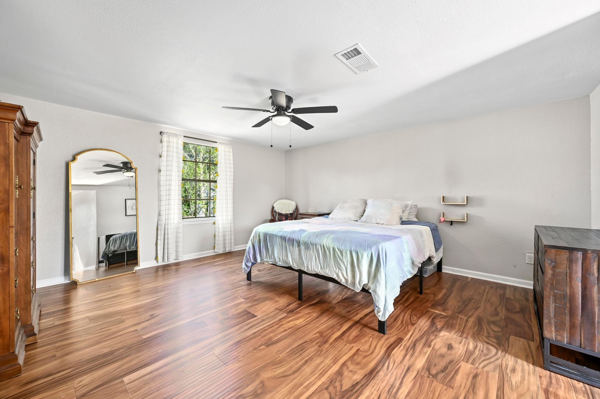1005 Nile ST