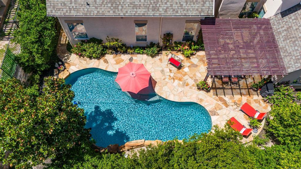 111 Whitley DR