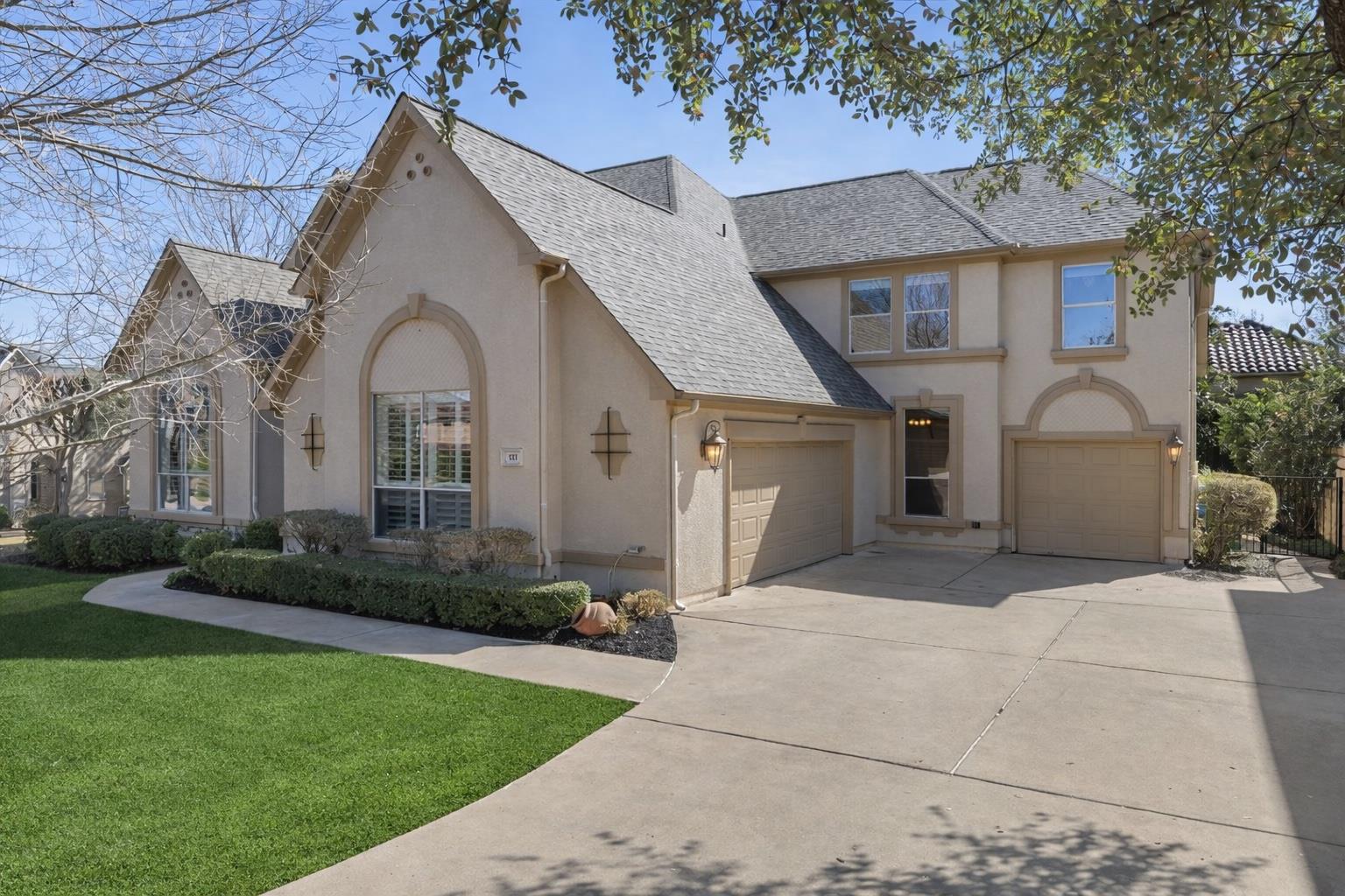 111 Whitley DR