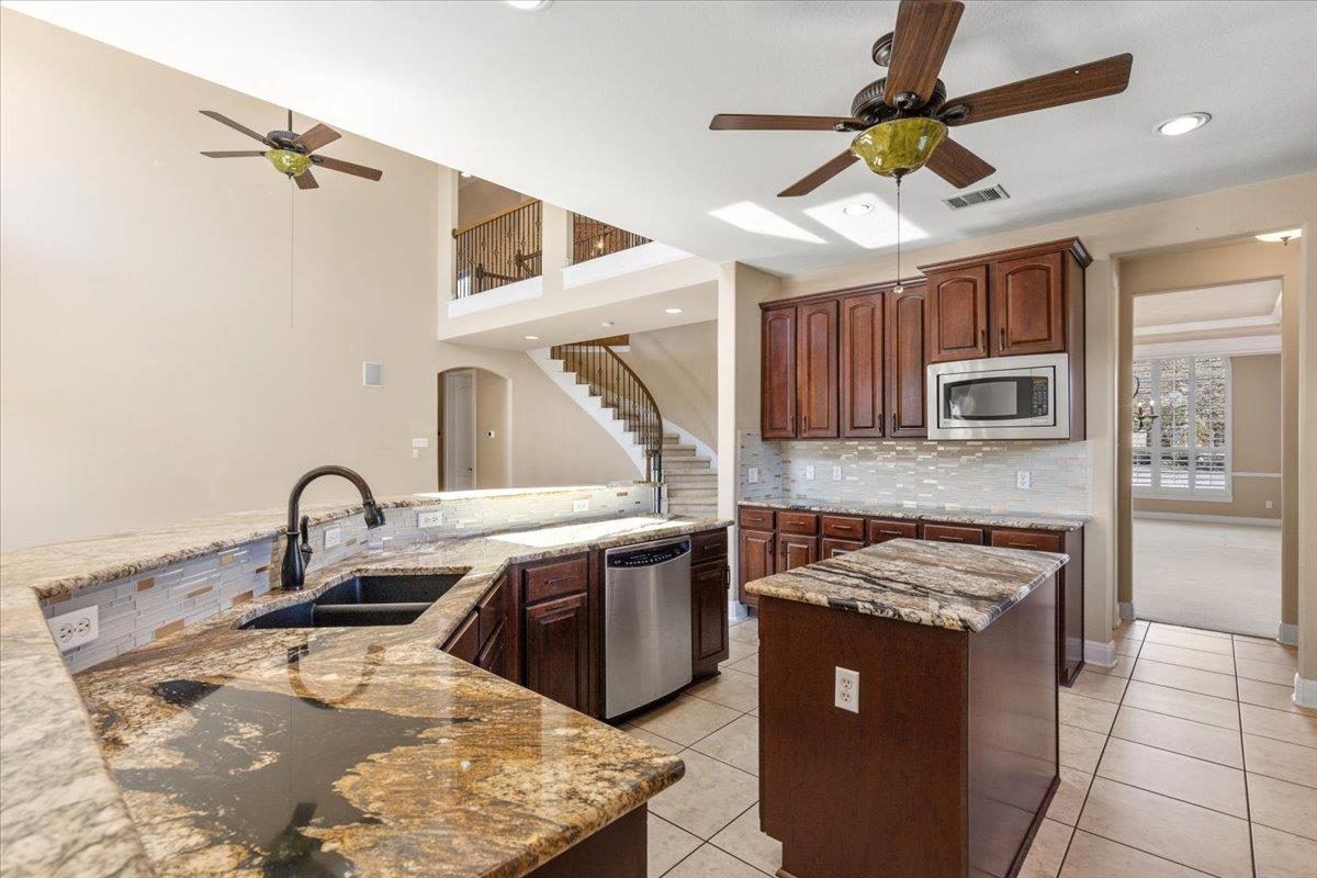 111 Whitley DR