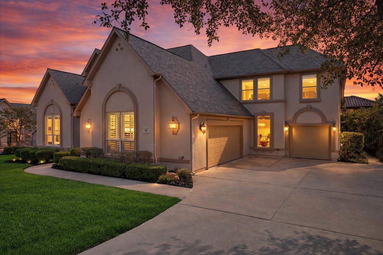 111 Whitley DR