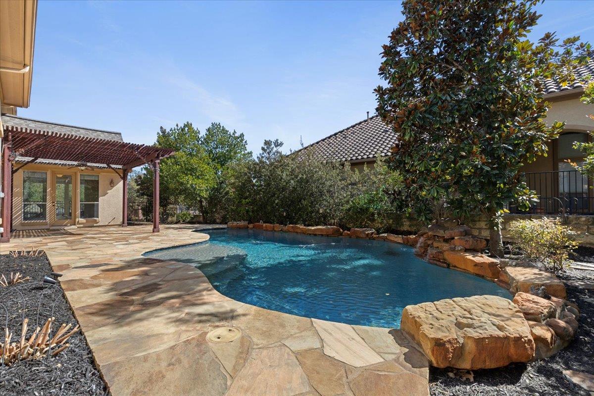 111 Whitley DR