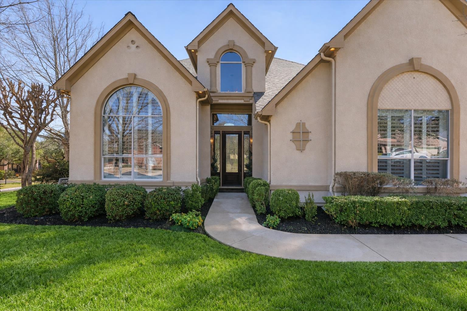 111 Whitley DR