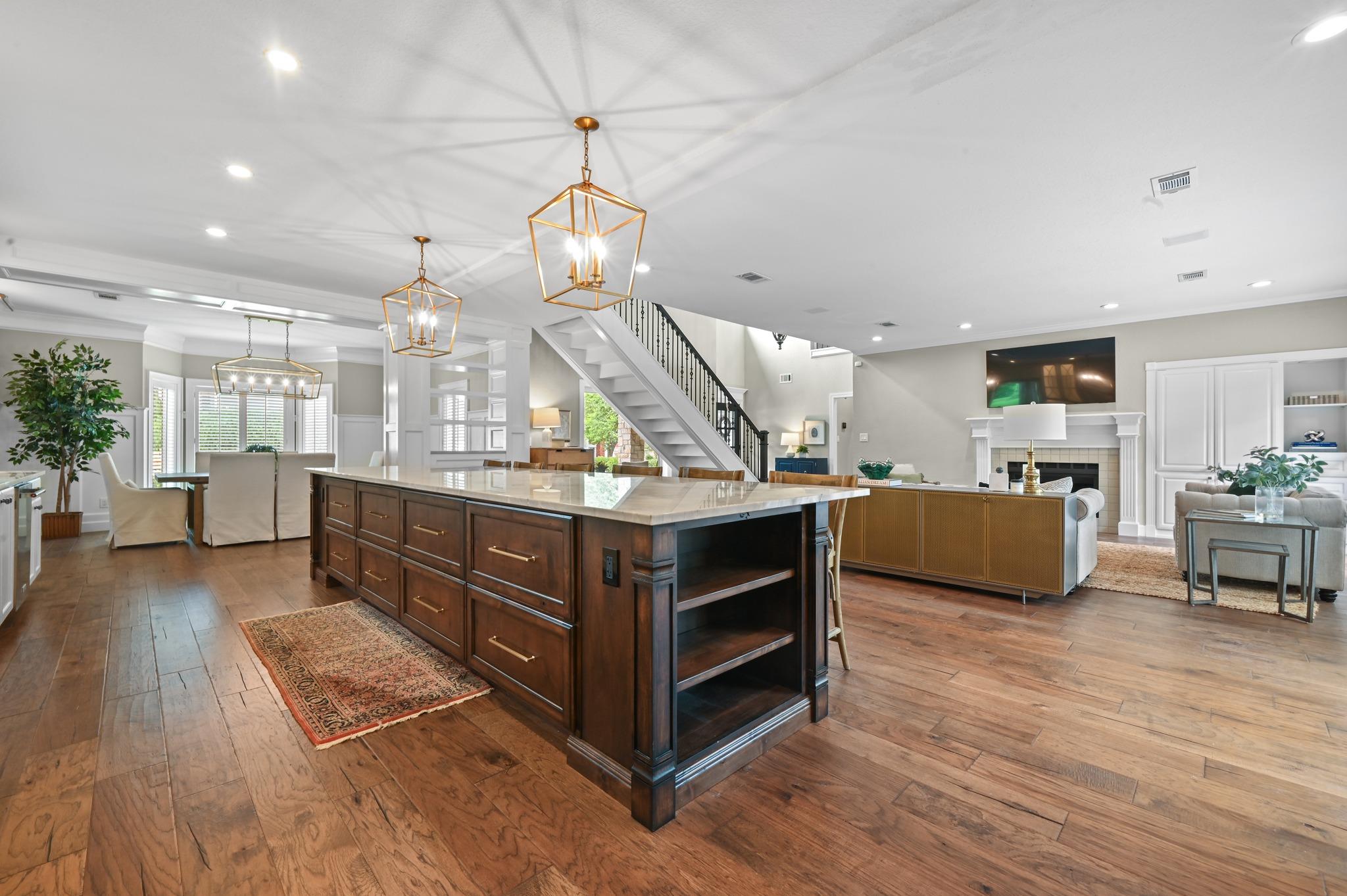 6511 Torrey Pines CV