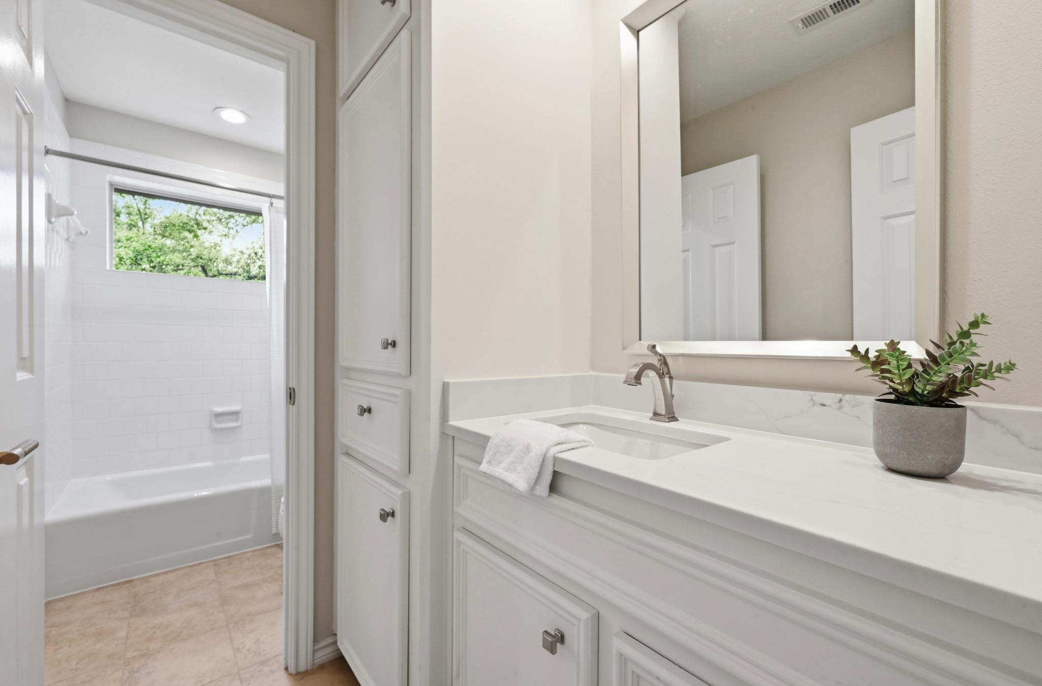 6511 Torrey Pines CV