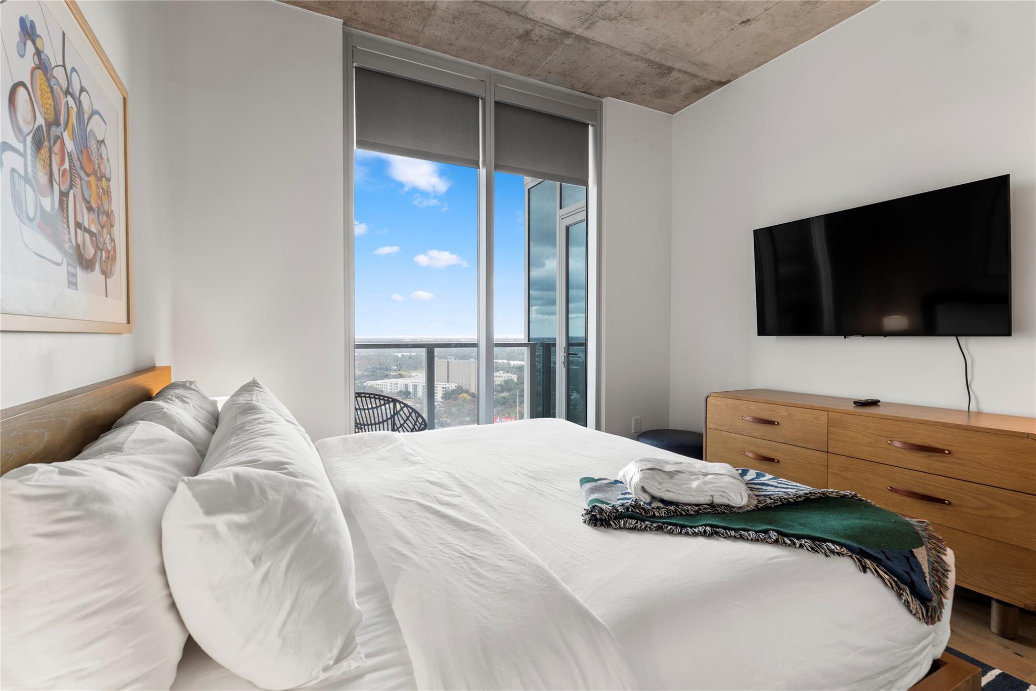 48 East Ave # 2506