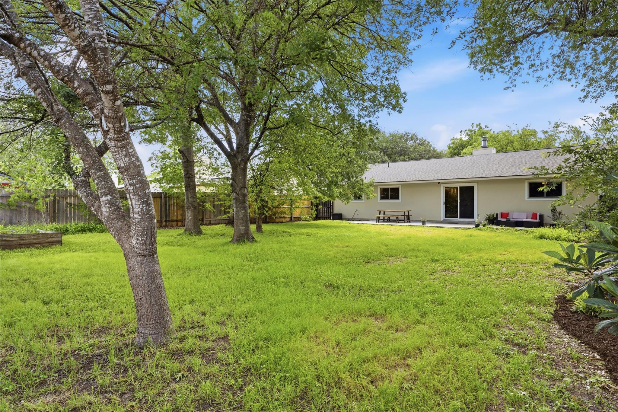 617 Blackberry DR