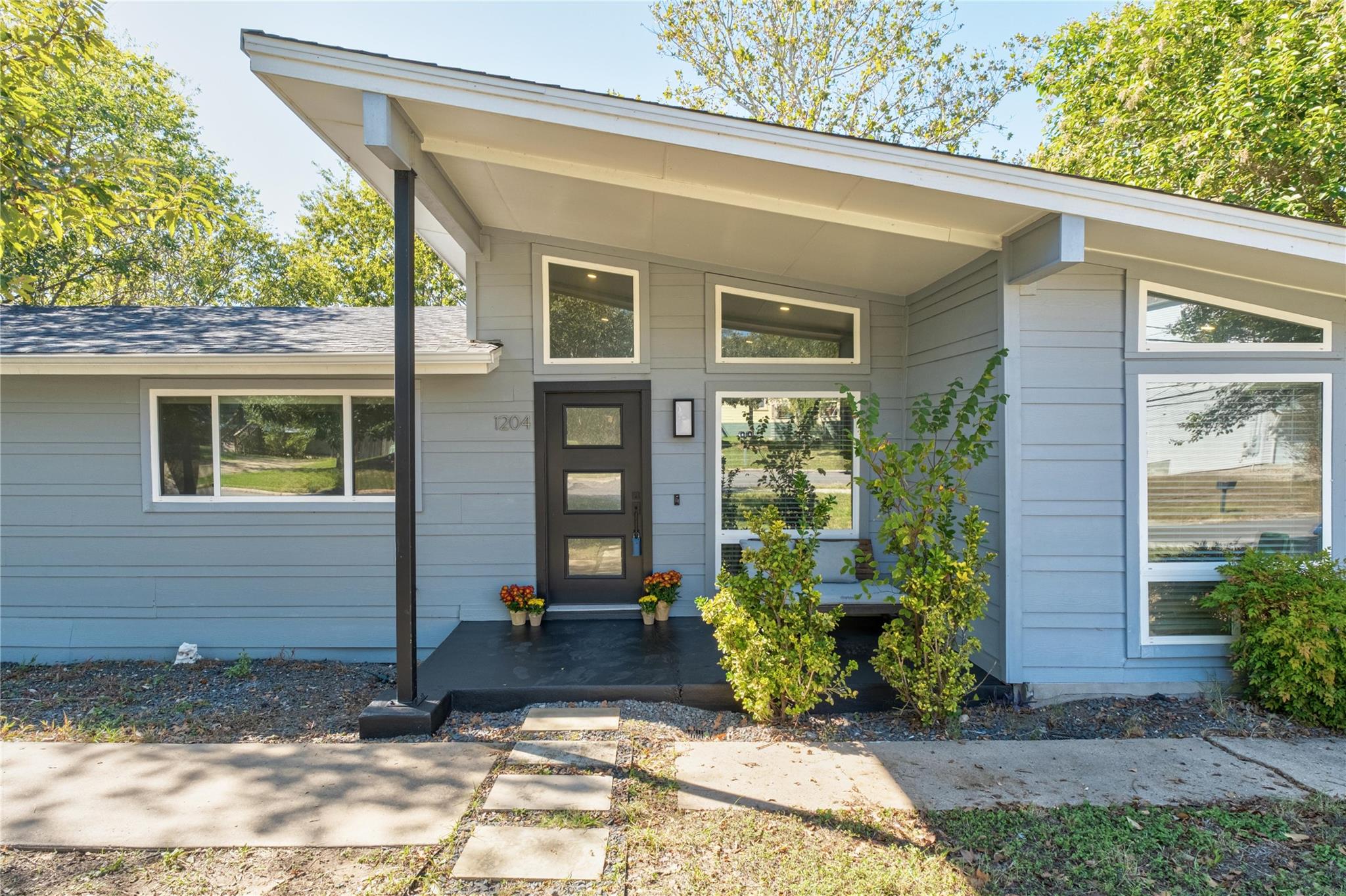 1204 Eleanor ST