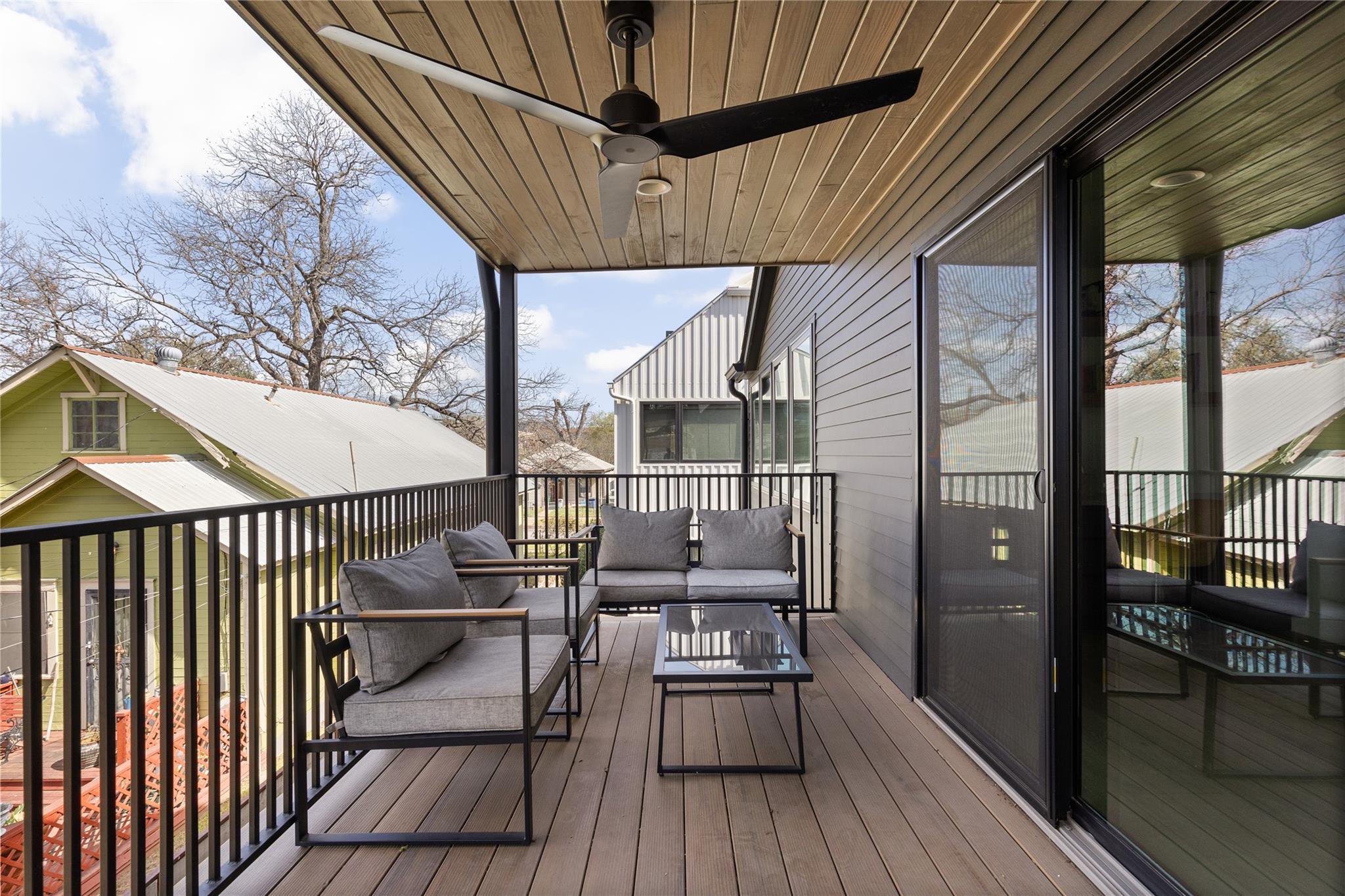 108 Comal ST