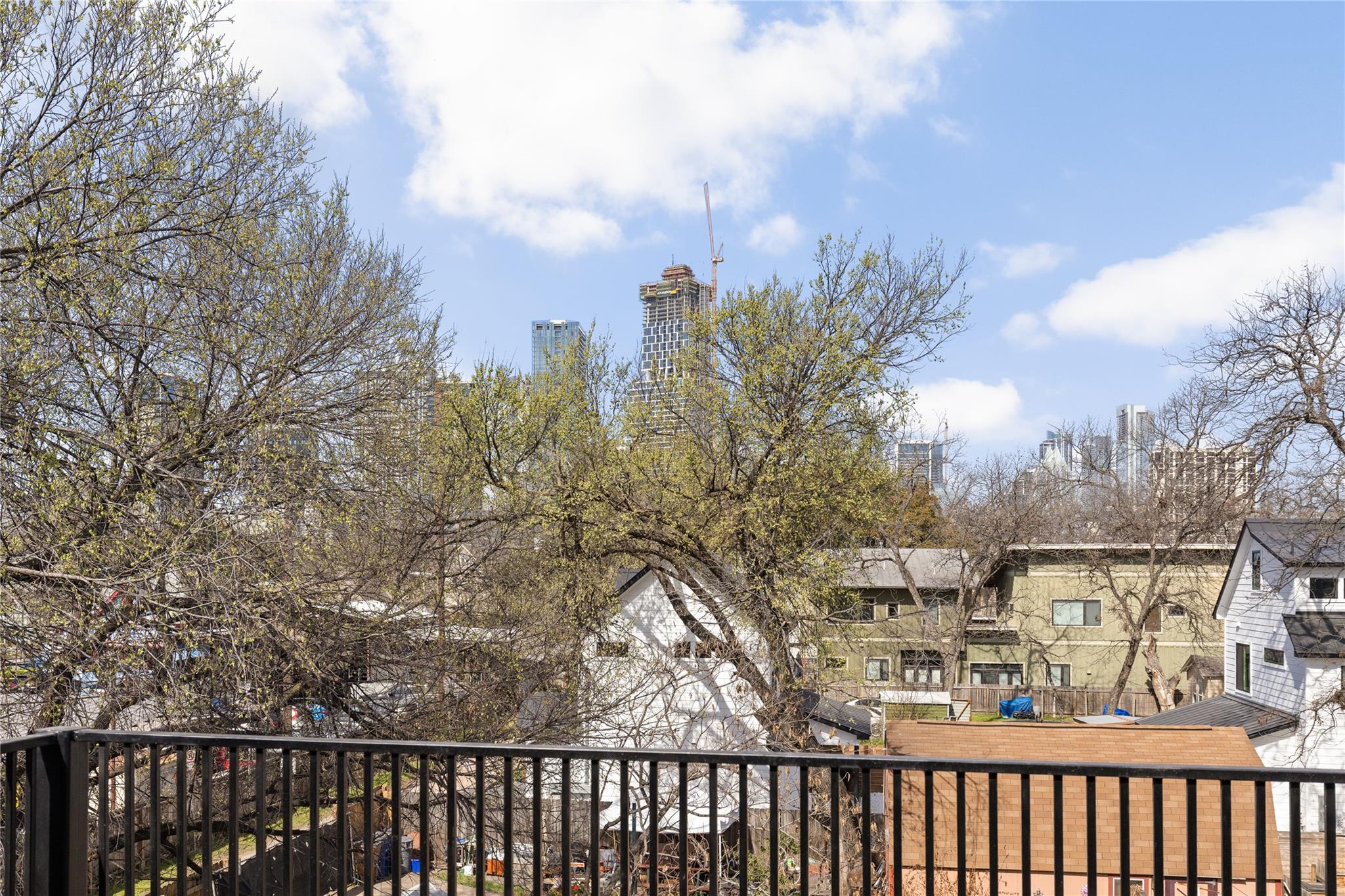 108 Comal ST