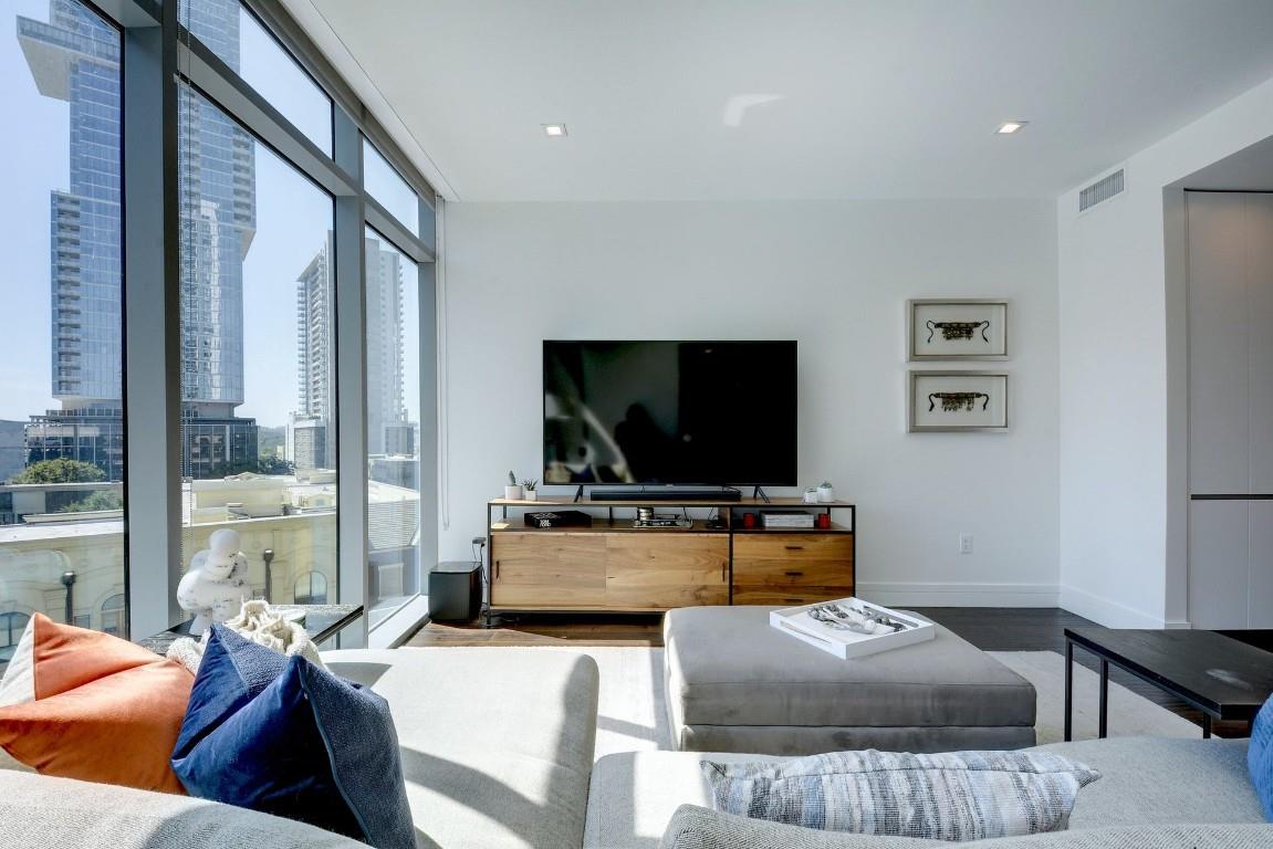 501 West Ave # 703