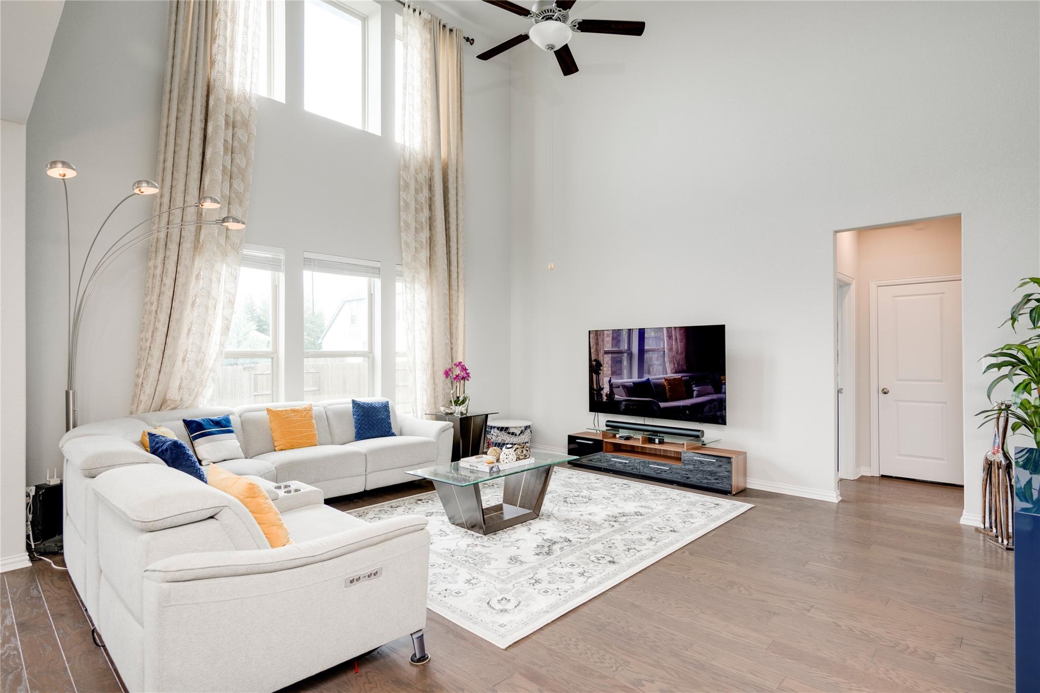 3327 Columbus WAY