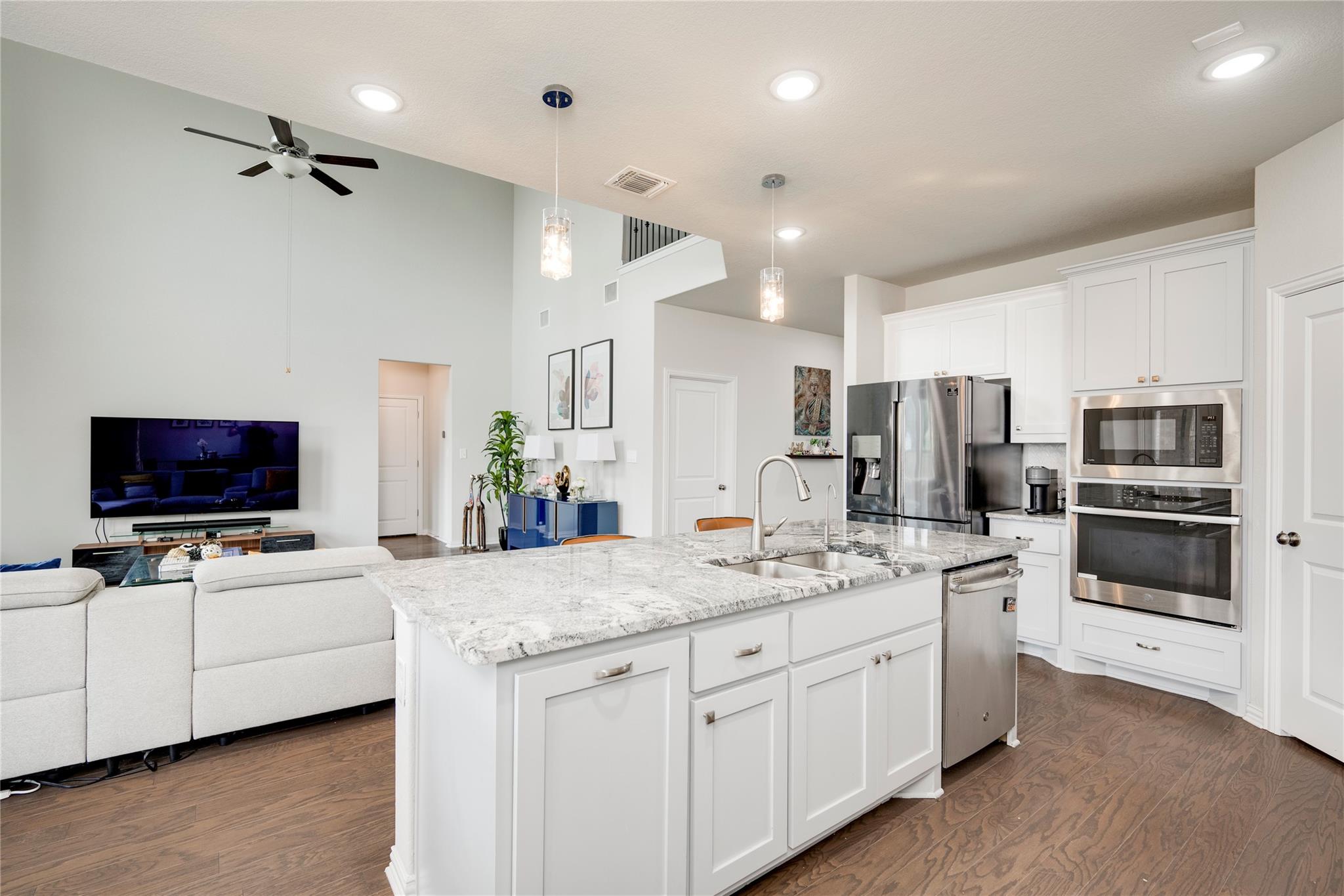 3327 Columbus WAY