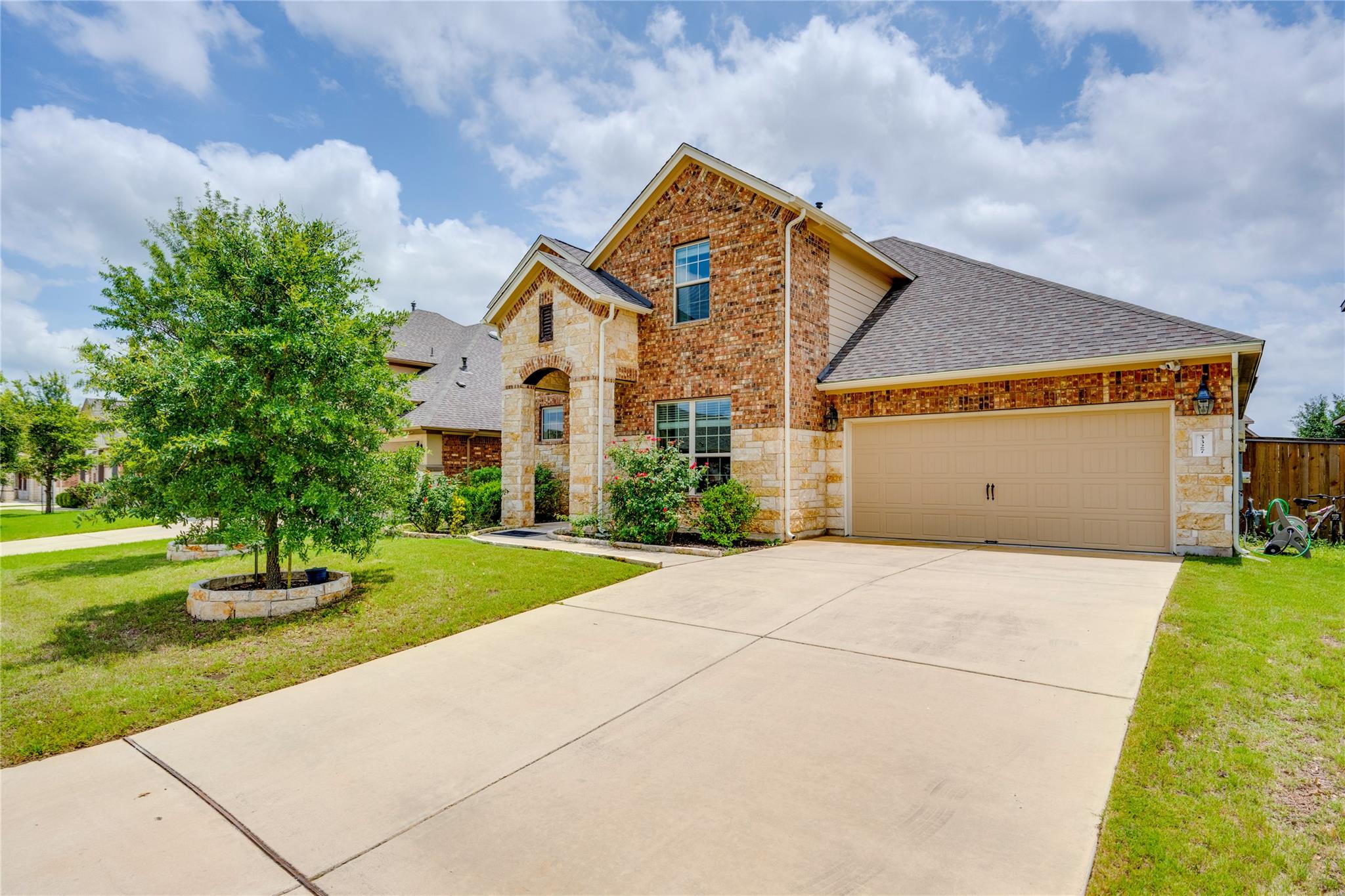 3327 Columbus WAY