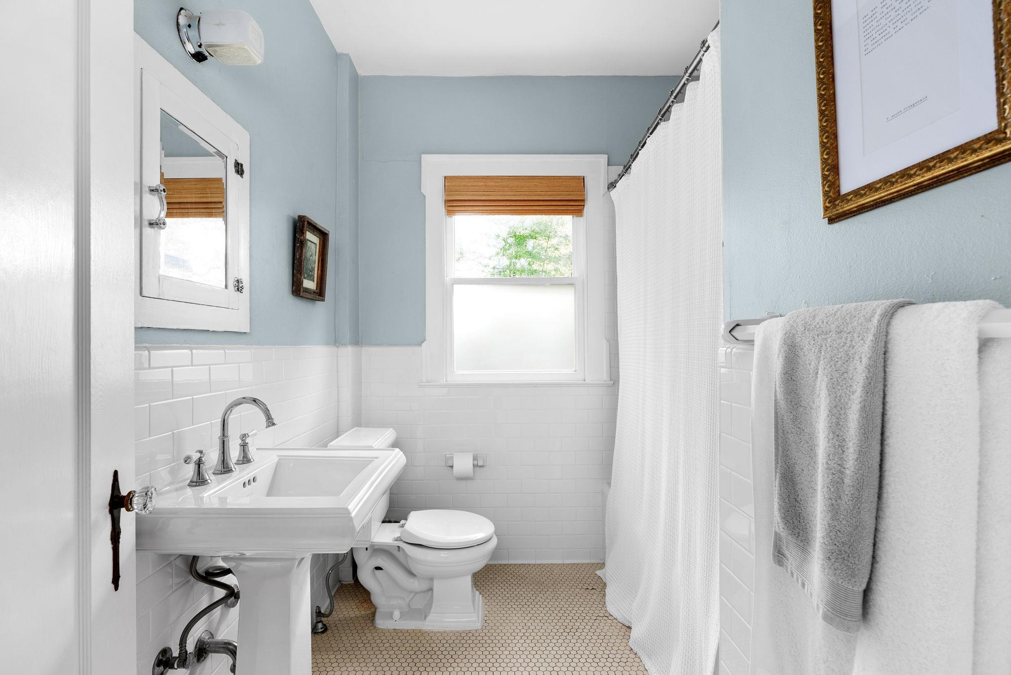 311 E 35th ST Unit: A/B/C
