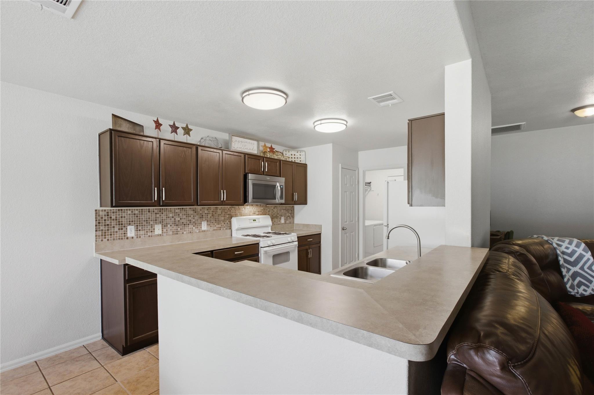 664 Hometown PKWY