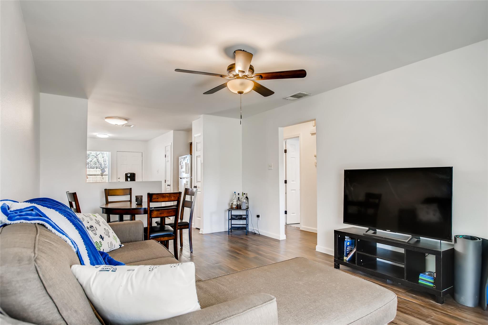 312 W William Cannon DR