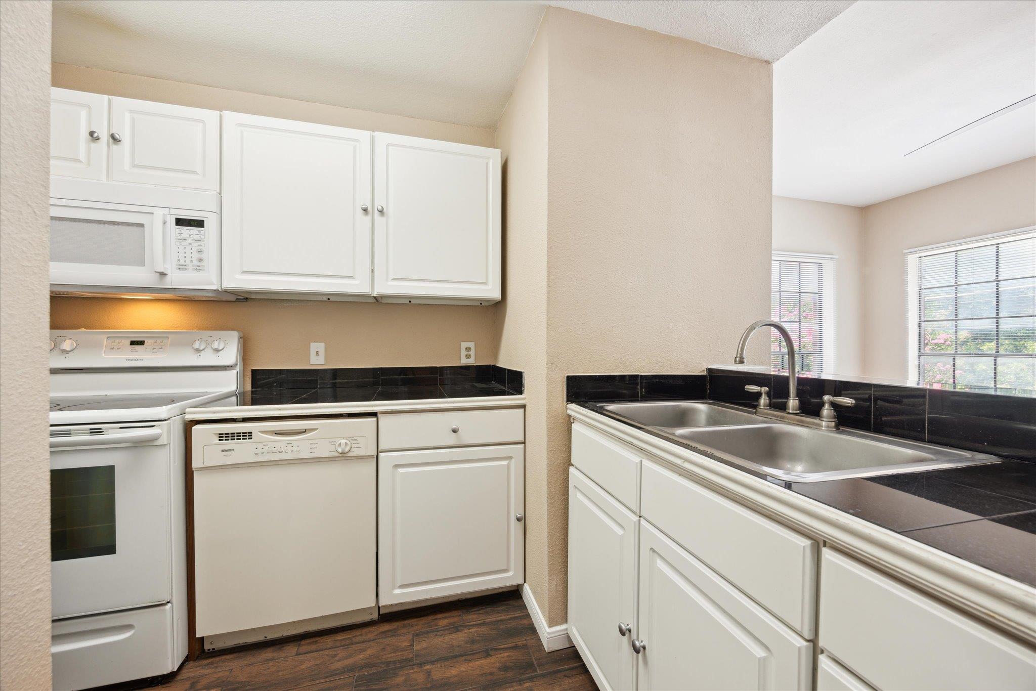 712 W 21 ST # 202