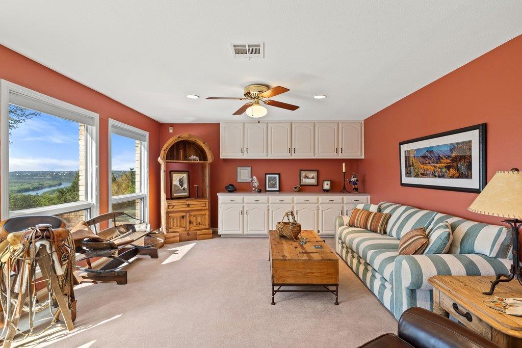 17 Cicero LN