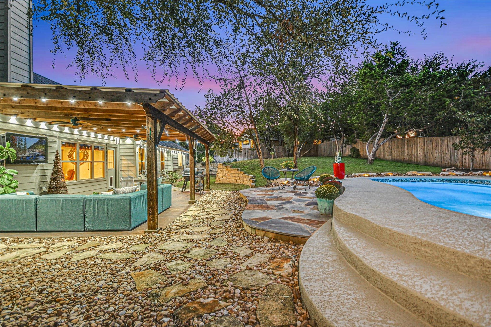 36 RIDGEWOOD CIR