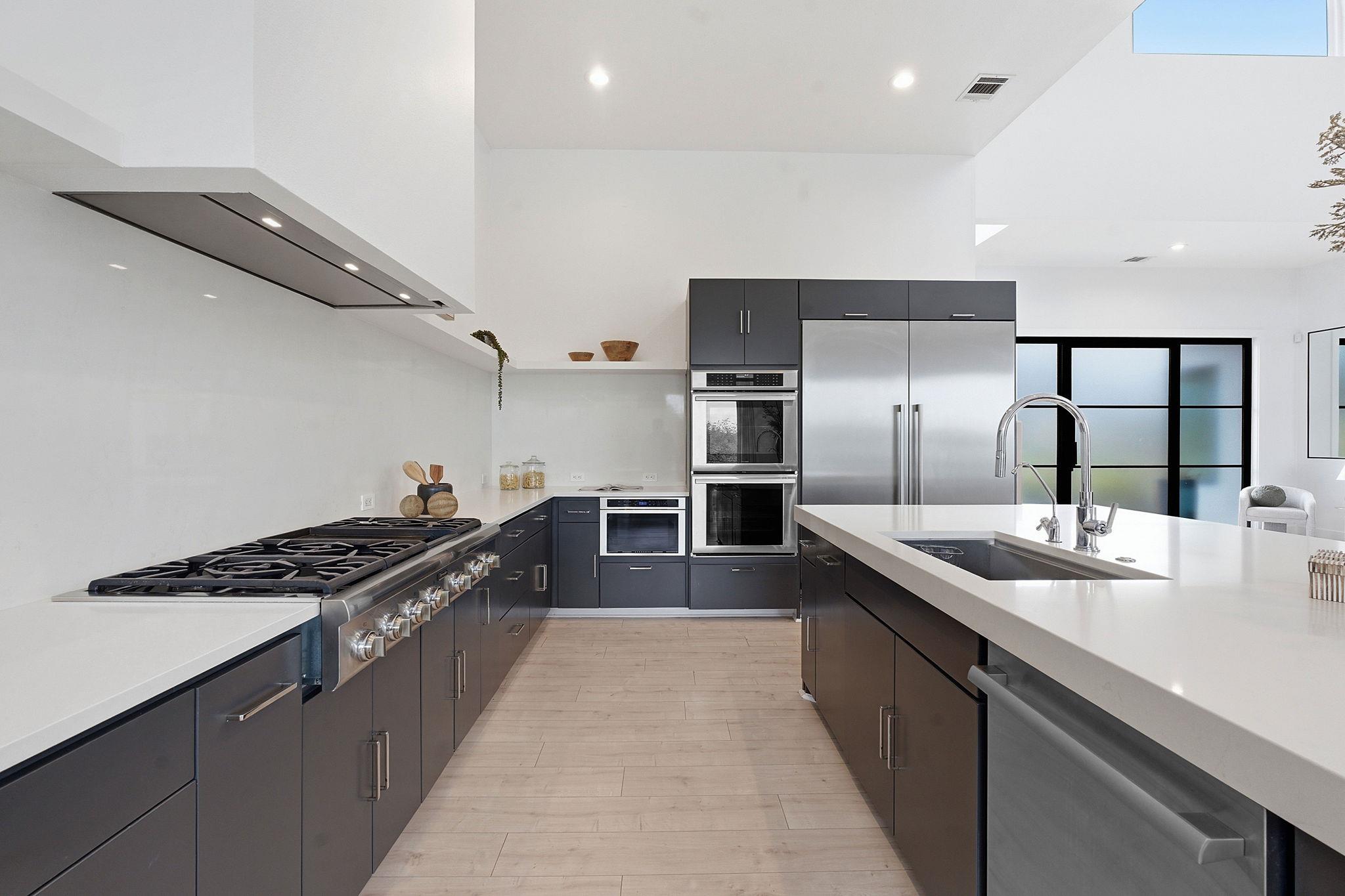 8400 Lakewood Ridge CV