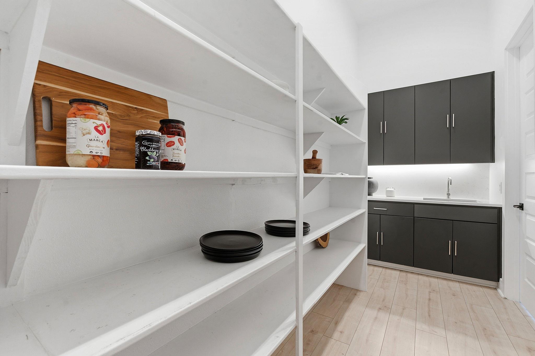 8400 Lakewood Ridge CV