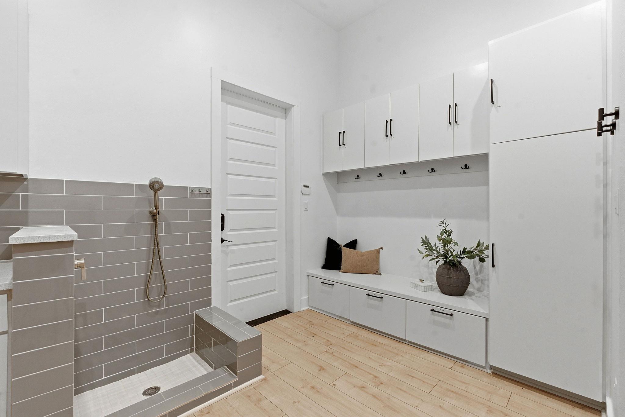 8400 Lakewood Ridge CV