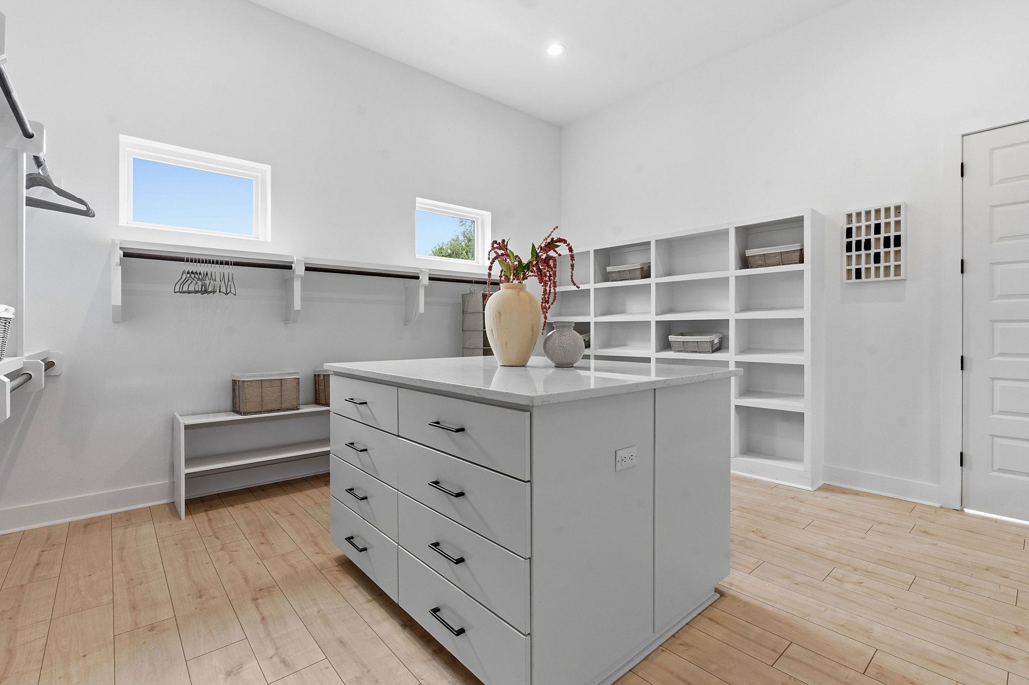 8400 Lakewood Ridge CV