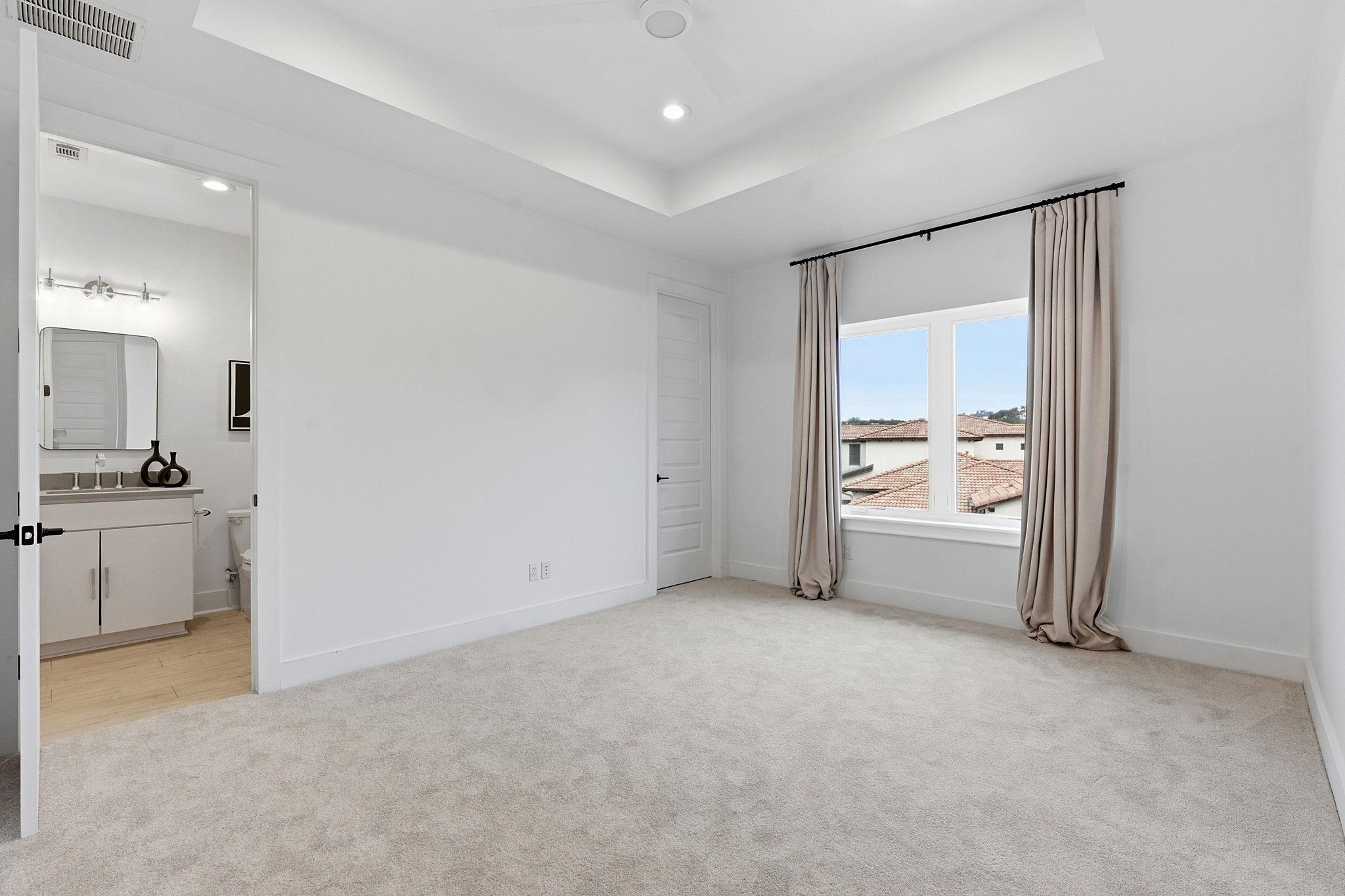 8400 Lakewood Ridge CV