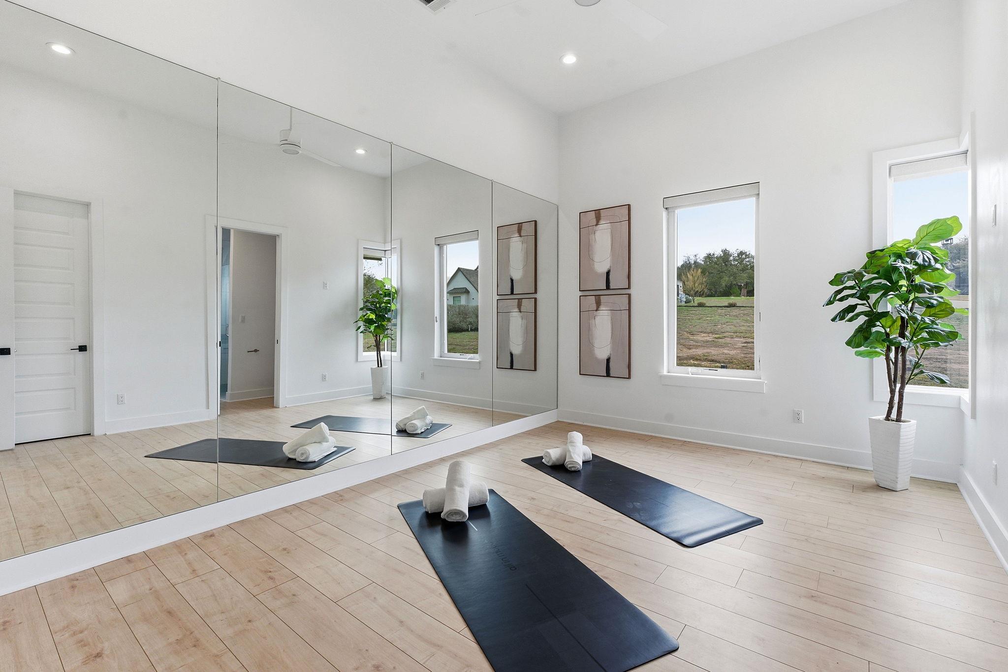 8400 Lakewood Ridge CV