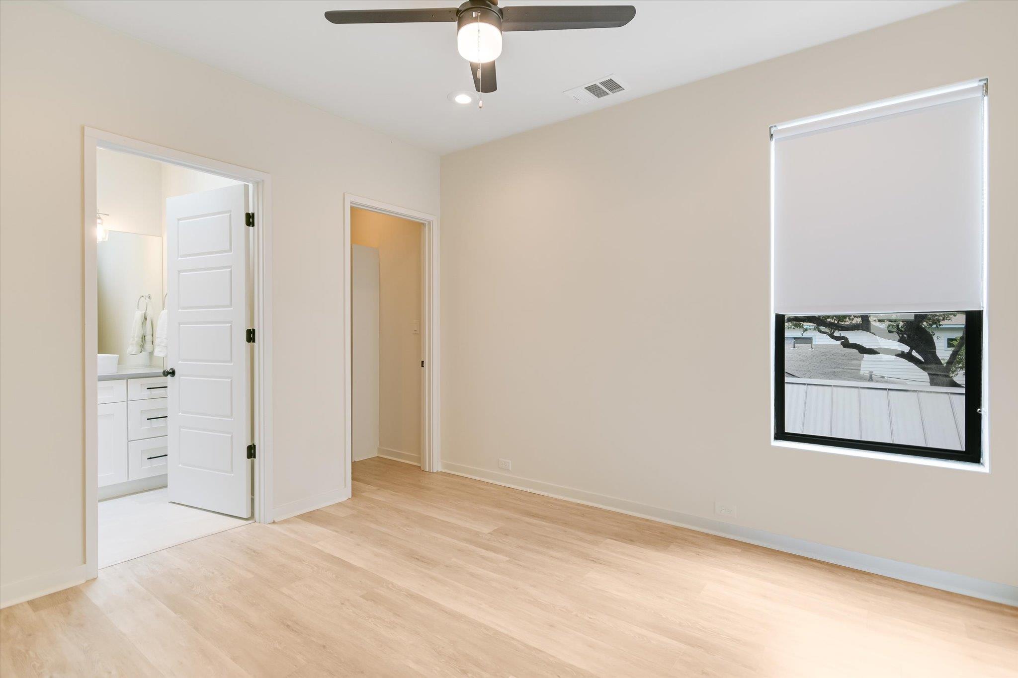902 W Live Oak ST