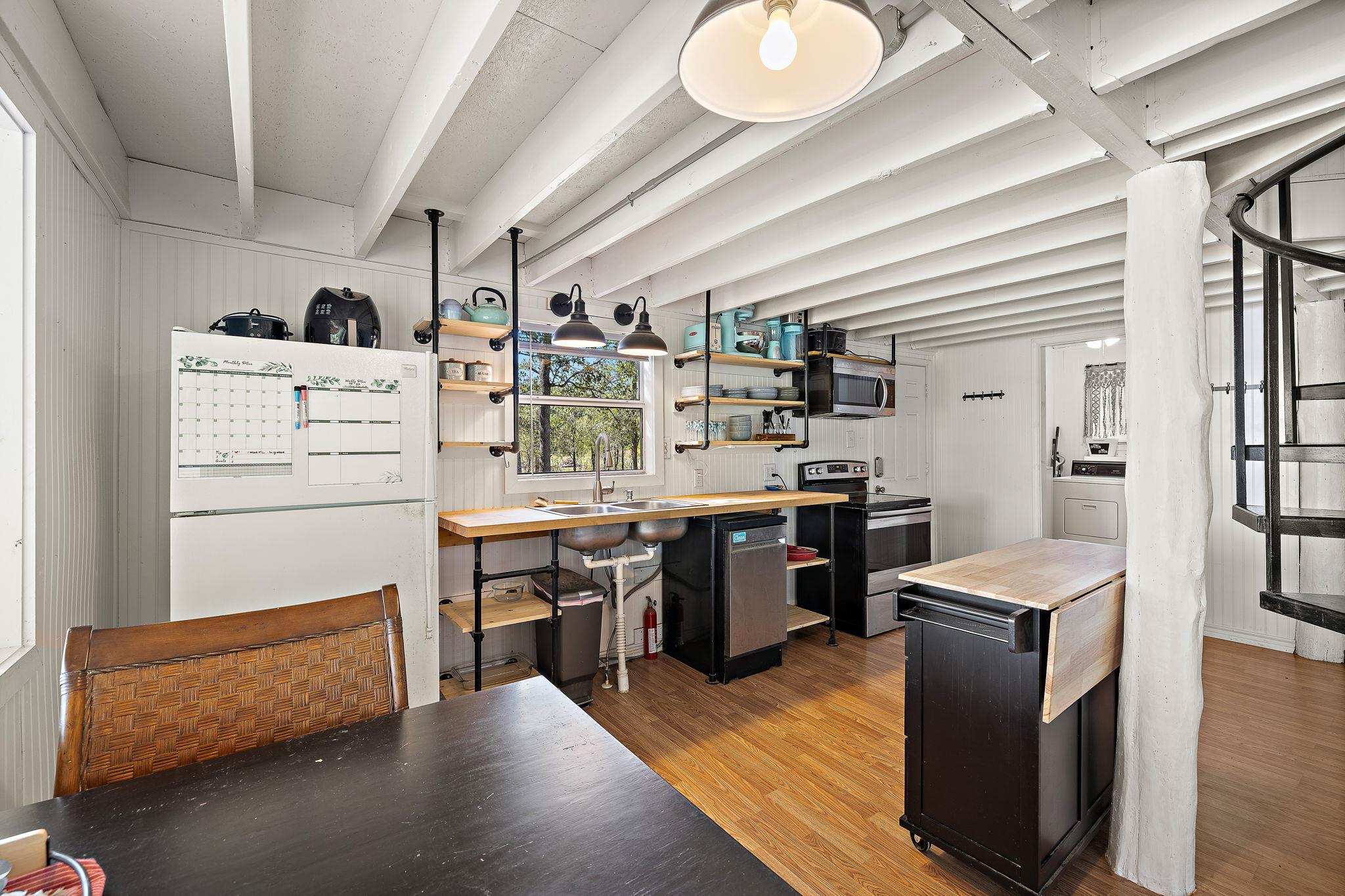 131 Moccasin Bend DR