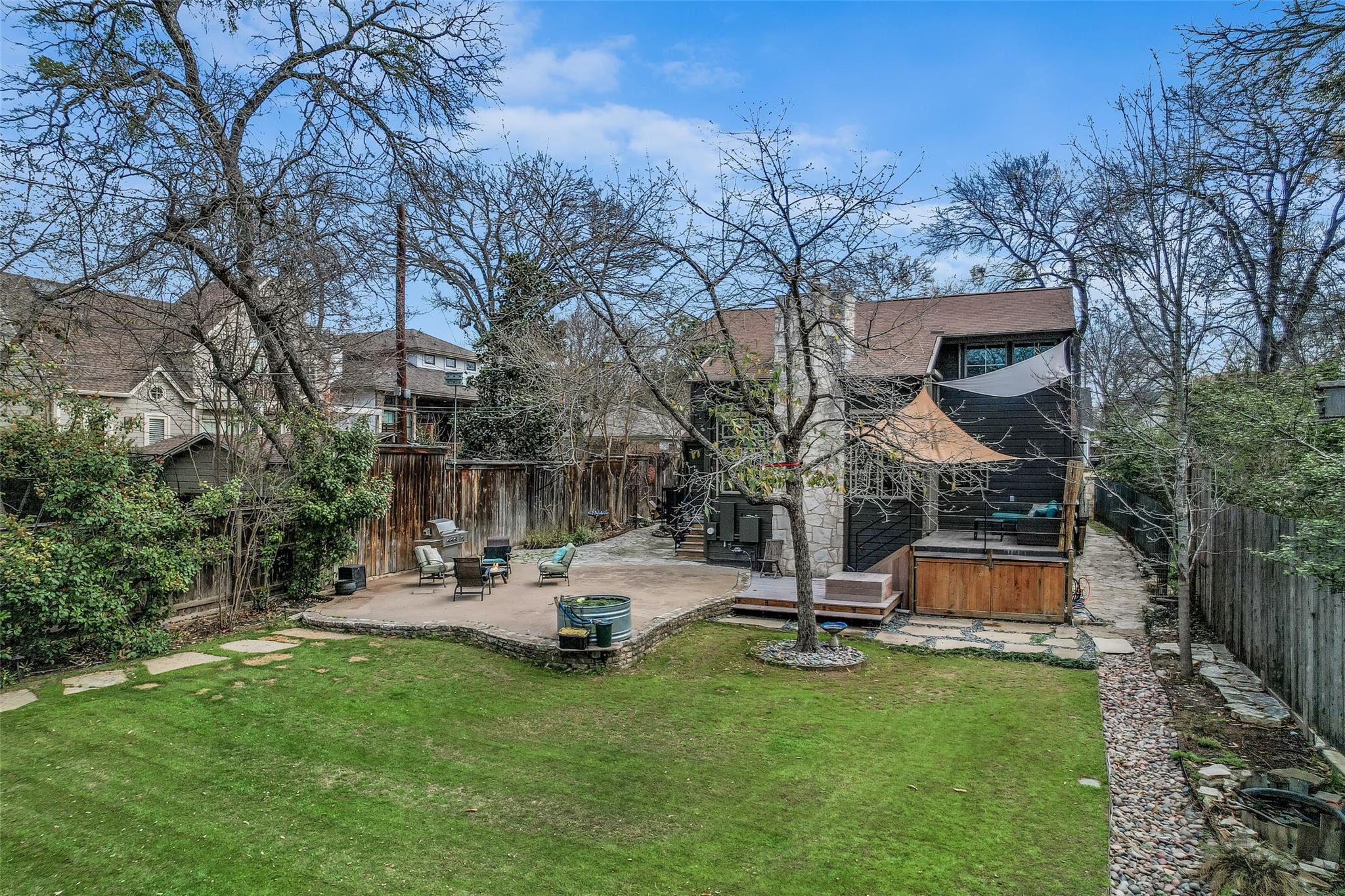 2208 Mountain View RD