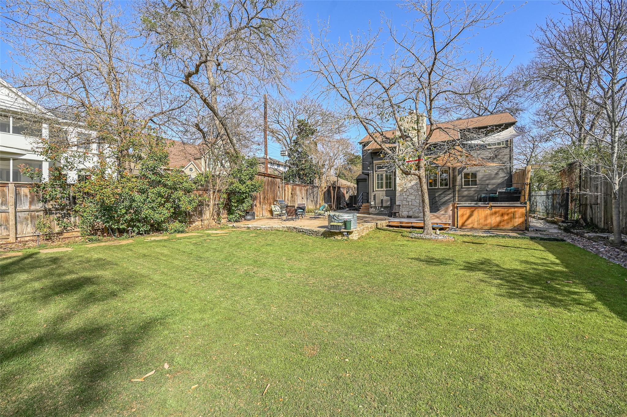 2208 Mountain View RD