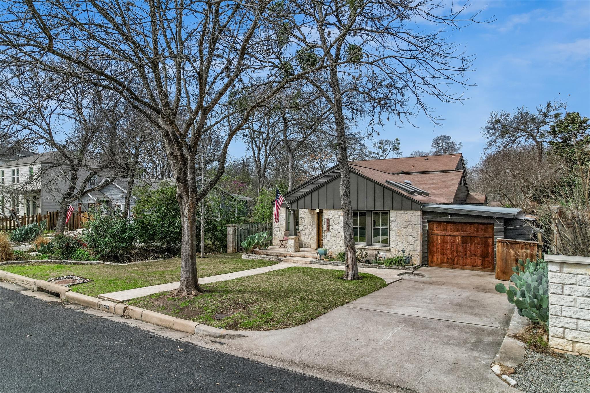 2208 Mountain View RD